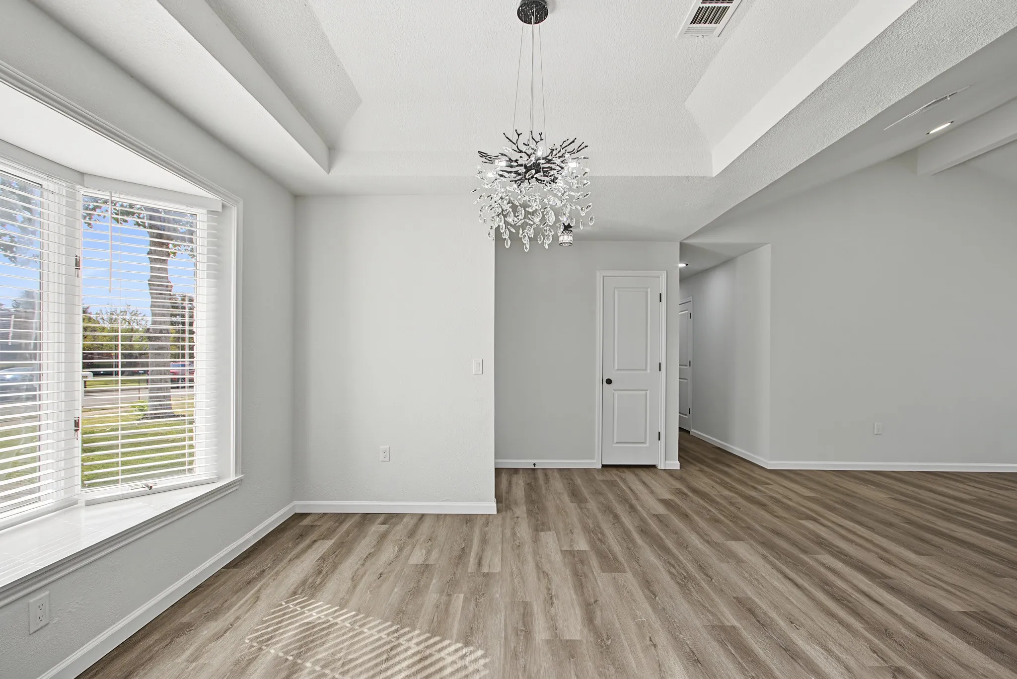 Single Family Residence For Sale in Dallas County , 10219 Echo Ridge Court, Dallas, Texas 75243, 4 Bedroom, 3 Bathroom, 2 Garage spaces, 2,004 Sqft, built in 1978, mls#21420499, Real Estate Agent in Dallas, Homes For Sale in Dallas county, Homes For Sale in Dallas, Realtor in Dallas Texas, Real Estate Brokerage Independent Realty Texas, Luminita Cordes Realtor