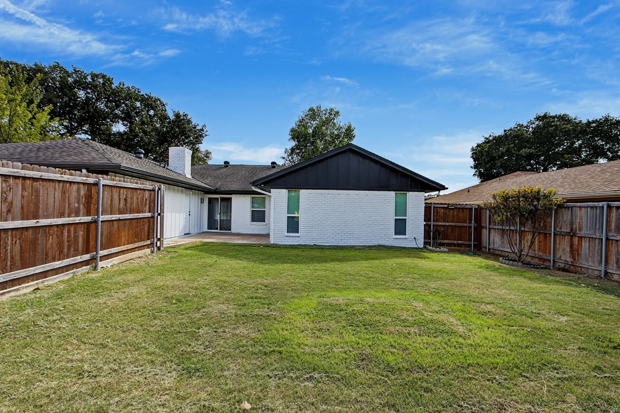 Single Family Residence For Sale in Dallas County , 10219 Echo Ridge Court, Dallas, Texas 75243, 4 Bedroom, 3 Bathroom, 2 Garage spaces, 2,004 Sqft, built in 1978, mls#21420499, Real Estate Agent in Dallas, Homes For Sale in Dallas county, Homes For Sale in Dallas, Realtor in Dallas Texas, Real Estate Brokerage Independent Realty Texas, Luminita Cordes Realtor