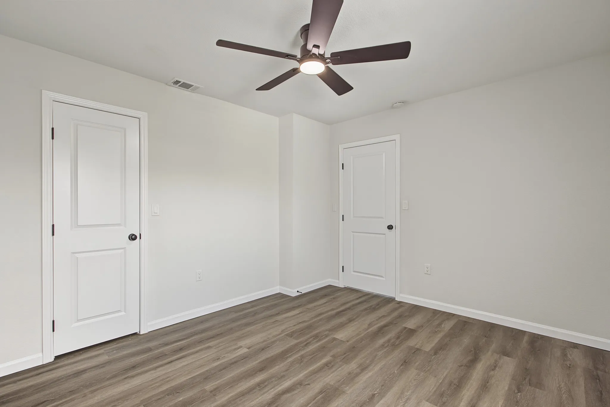 Single Family Residence For Sale in Dallas County , 10219 Echo Ridge Court, Dallas, Texas 75243, 4 Bedroom, 3 Bathroom, 2 Garage spaces, 2,004 Sqft, built in 1978, mls#21420499, Real Estate Agent in Dallas, Homes For Sale in Dallas county, Homes For Sale in Dallas, Realtor in Dallas Texas, Real Estate Brokerage Independent Realty Texas, Luminita Cordes Realtor