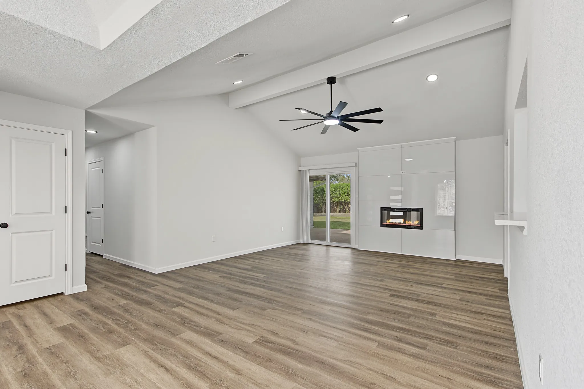 Single Family Residence For Sale in Dallas County , 10219 Echo Ridge Court, Dallas, Texas 75243, 4 Bedroom, 3 Bathroom, 2 Garage spaces, 2,004 Sqft, built in 1978, mls#21420499, Real Estate Agent in Dallas, Homes For Sale in Dallas county, Homes For Sale in Dallas, Realtor in Dallas Texas, Real Estate Brokerage Independent Realty Texas, Luminita Cordes Realtor