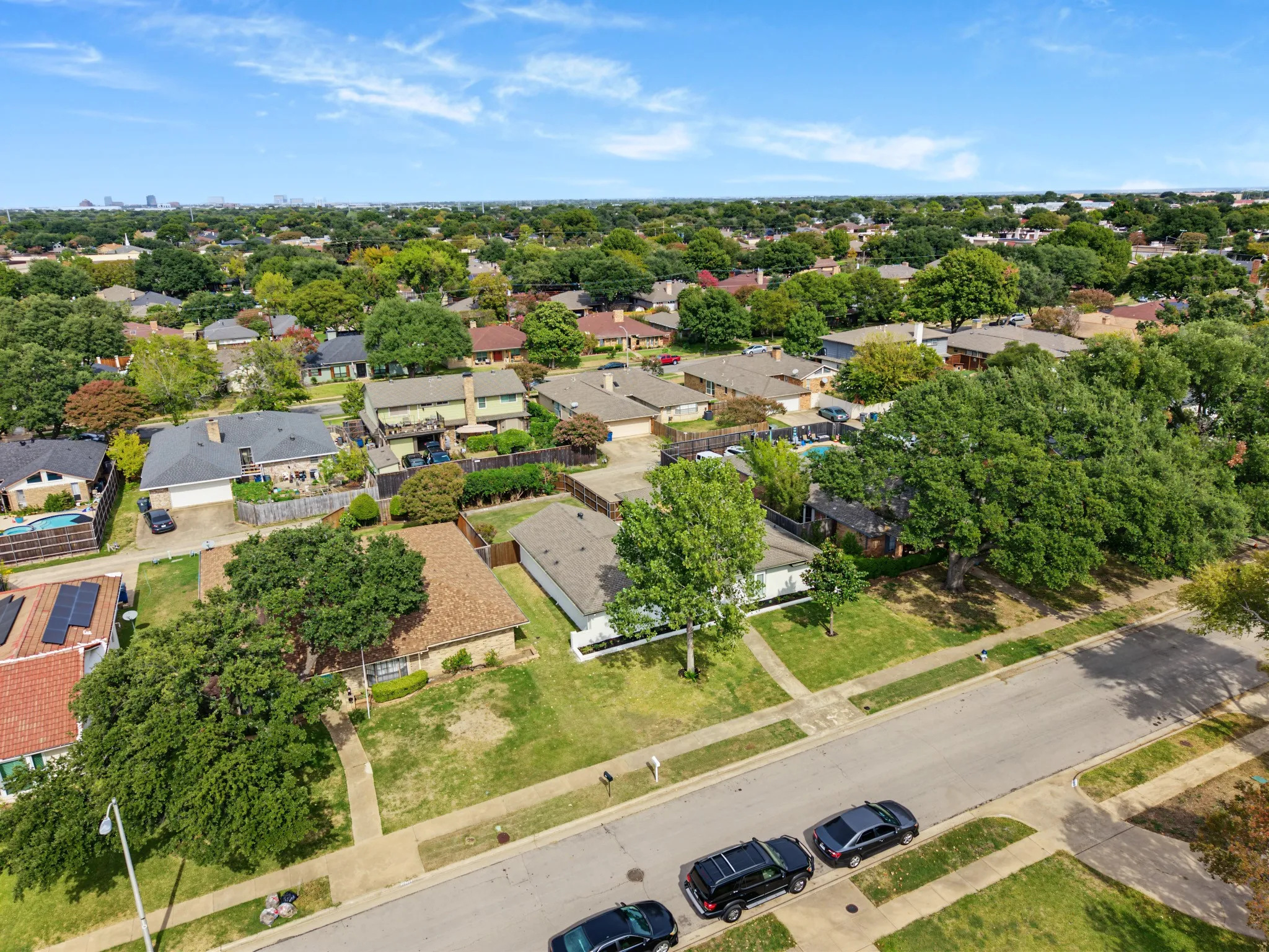 Single Family Residence For Sale in Dallas County , 10219 Echo Ridge Court, Dallas, Texas 75243, 4 Bedroom, 3 Bathroom, 2 Garage spaces, 2,004 Sqft, built in 1978, mls#21420499, Real Estate Agent in Dallas, Homes For Sale in Dallas county, Homes For Sale in Dallas, Realtor in Dallas Texas, Real Estate Brokerage Independent Realty Texas, Luminita Cordes Realtor