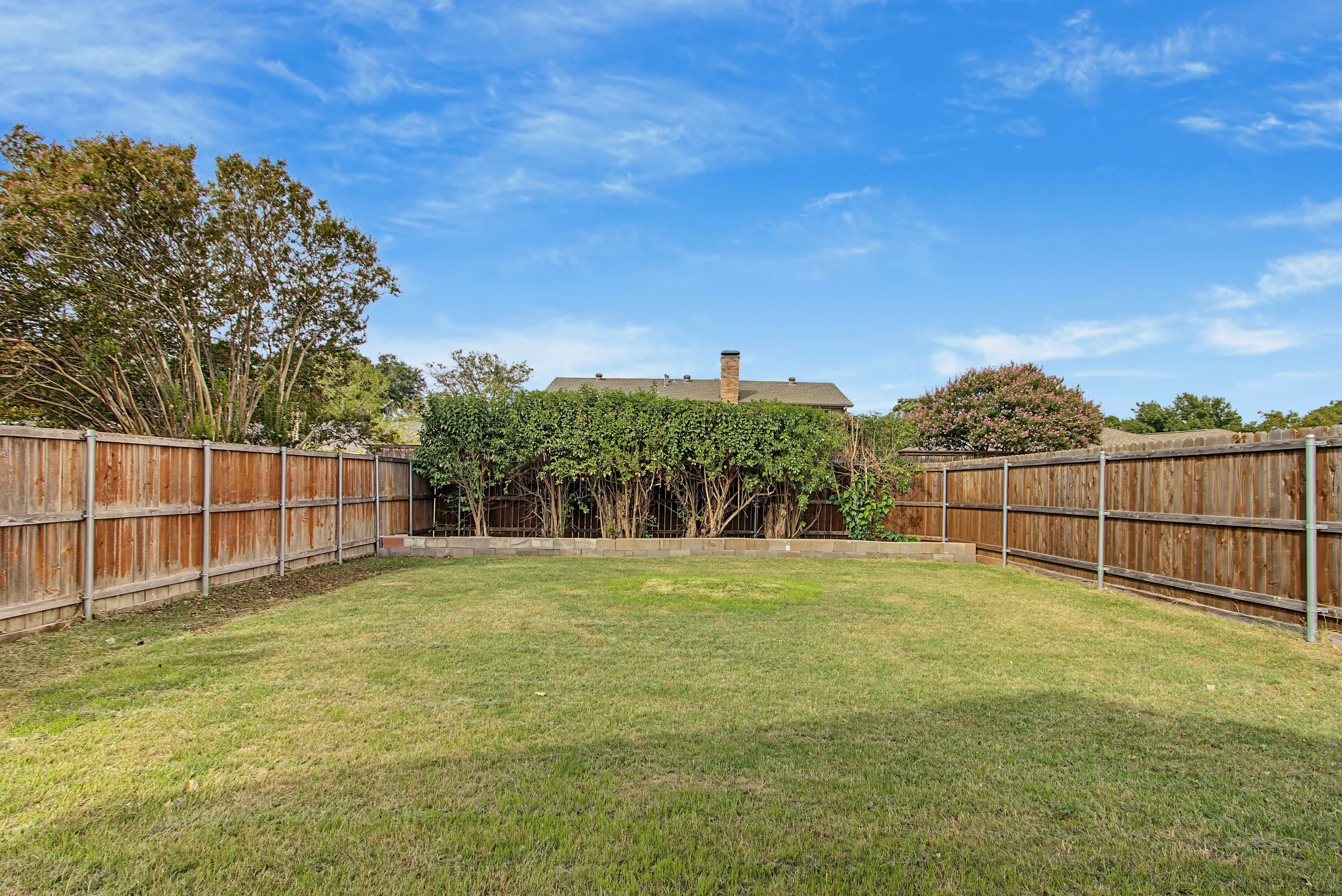 Single Family Residence For Sale in Dallas County , 10219 Echo Ridge Court, Dallas, Texas 75243, 4 Bedroom, 3 Bathroom, 2 Garage spaces, 2,004 Sqft, built in 1978, mls#21420499, Real Estate Agent in Dallas, Homes For Sale in Dallas county, Homes For Sale in Dallas, Realtor in Dallas Texas, Real Estate Brokerage Independent Realty Texas, Luminita Cordes Realtor