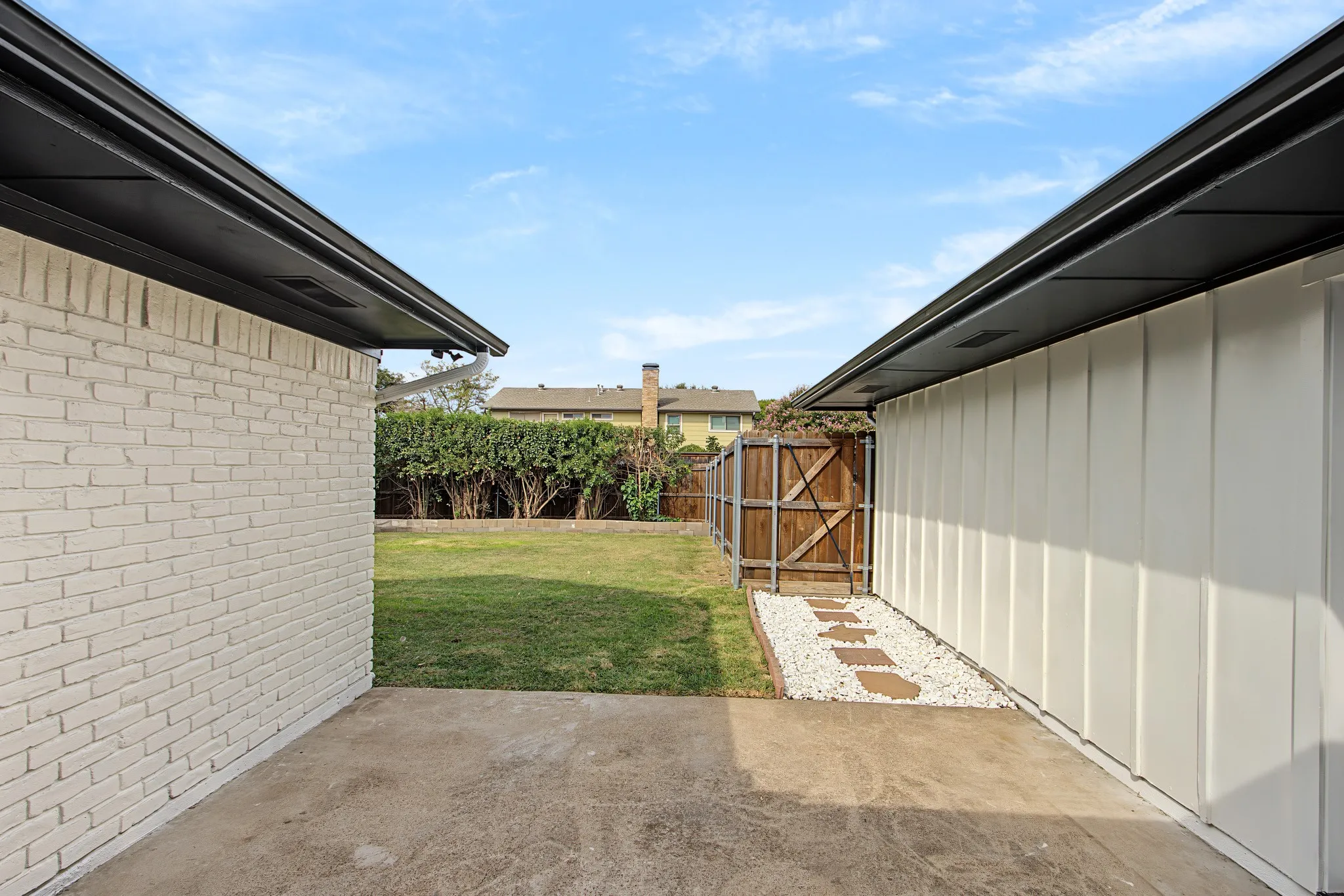 Single Family Residence For Sale in Dallas County , 10219 Echo Ridge Court, Dallas, Texas 75243, 4 Bedroom, 3 Bathroom, 2 Garage spaces, 2,004 Sqft, built in 1978, mls#21420499, Real Estate Agent in Dallas, Homes For Sale in Dallas county, Homes For Sale in Dallas, Realtor in Dallas Texas, Real Estate Brokerage Independent Realty Texas, Luminita Cordes Realtor