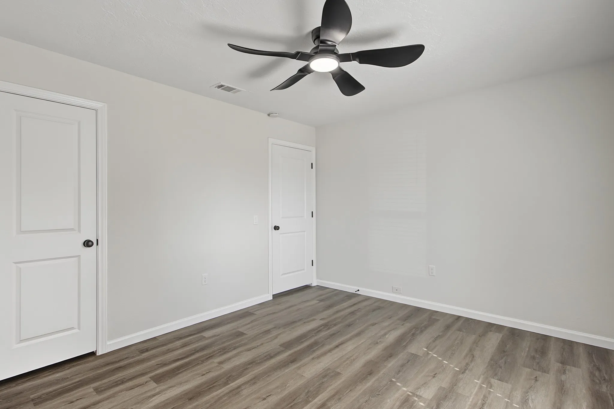 Single Family Residence For Sale in Dallas County , 10219 Echo Ridge Court, Dallas, Texas 75243, 4 Bedroom, 3 Bathroom, 2 Garage spaces, 2,004 Sqft, built in 1978, mls#21420499, Real Estate Agent in Dallas, Homes For Sale in Dallas county, Homes For Sale in Dallas, Realtor in Dallas Texas, Real Estate Brokerage Independent Realty Texas, Luminita Cordes Realtor
