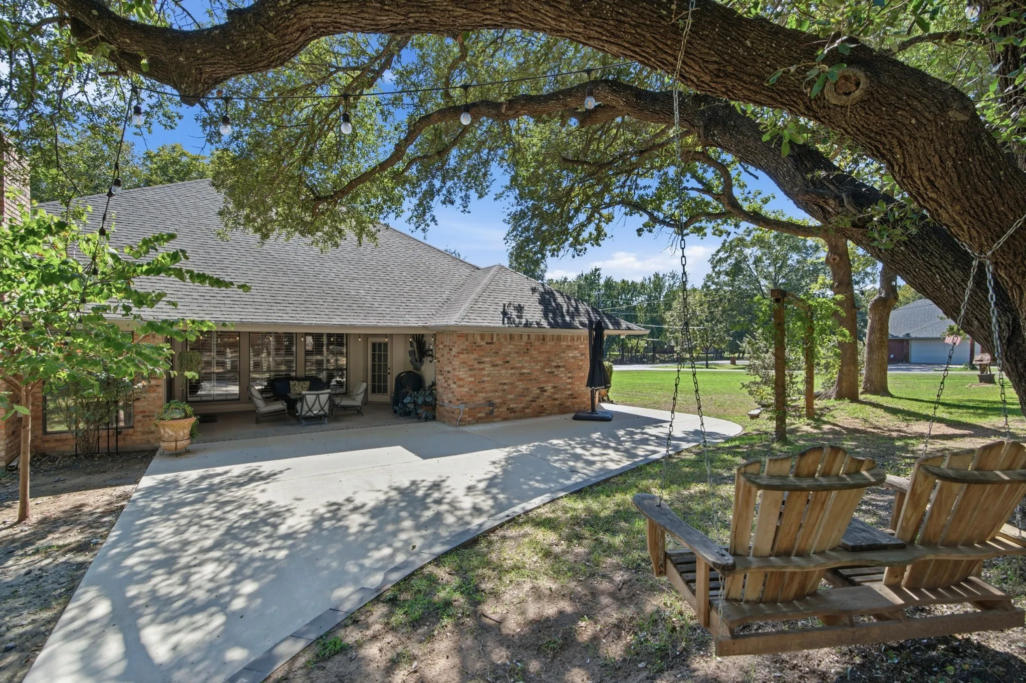 Single Family Residence For Sale in Hood County , 404 Aqua Vista Drive, Granbury, Texas 76049, 4 Bedroom, 2 Bathroom, 2 Garage spaces, 2,295 Sqft, built in 1989, mls#21420220, Real Estate Agent in Granbury, Homes For Sale in Hood county, Homes For Sale in Granbury, Realtor in Granbury Texas, Real Estate Brokerage Independent Realty Texas, Luminita Cordes Realtor