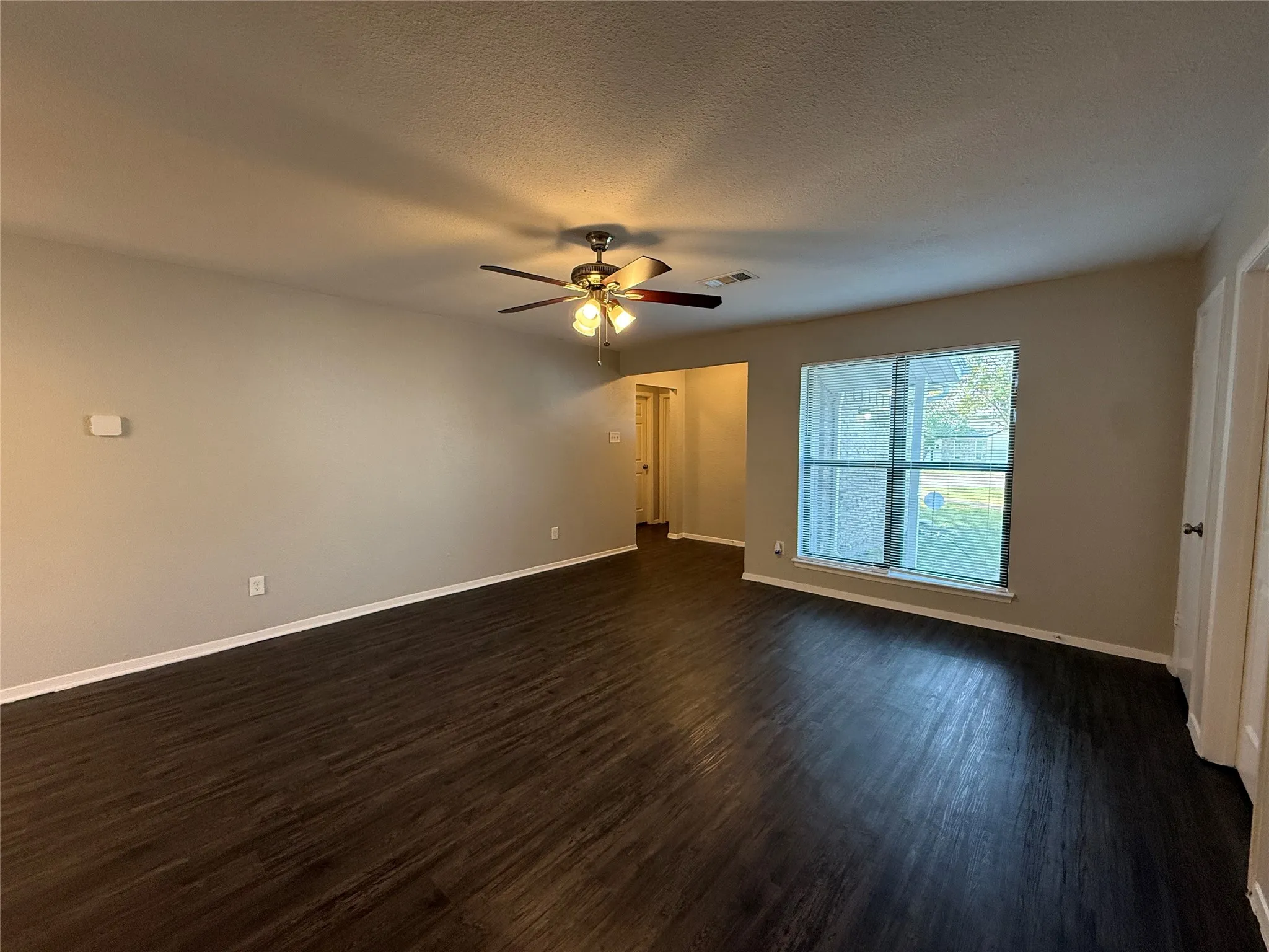 Single Family Residence For Rent in Dallas County , 9680 Dale Glade Drive, Dallas, Texas 75217, 4 Bedroom, 2 Bathroom, Garage spaces, 1,344 Sqft, built in 1972, mls#21421078, Real Estate Agent in Dallas, Homes For Rent in Dallas county, Homes For Rent in Dallas, Realtor in Dallas Texas, Real Estate Brokerage Independent Realty Texas, Luminita Cordes Realtor