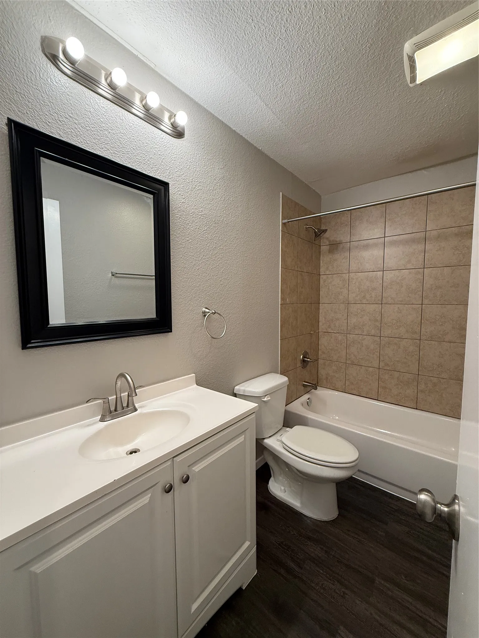 Single Family Residence For Rent in Dallas County , 9680 Dale Glade Drive, Dallas, Texas 75217, 4 Bedroom, 2 Bathroom, Garage spaces, 1,344 Sqft, built in 1972, mls#21421078, Real Estate Agent in Dallas, Homes For Rent in Dallas county, Homes For Rent in Dallas, Realtor in Dallas Texas, Real Estate Brokerage Independent Realty Texas, Luminita Cordes Realtor