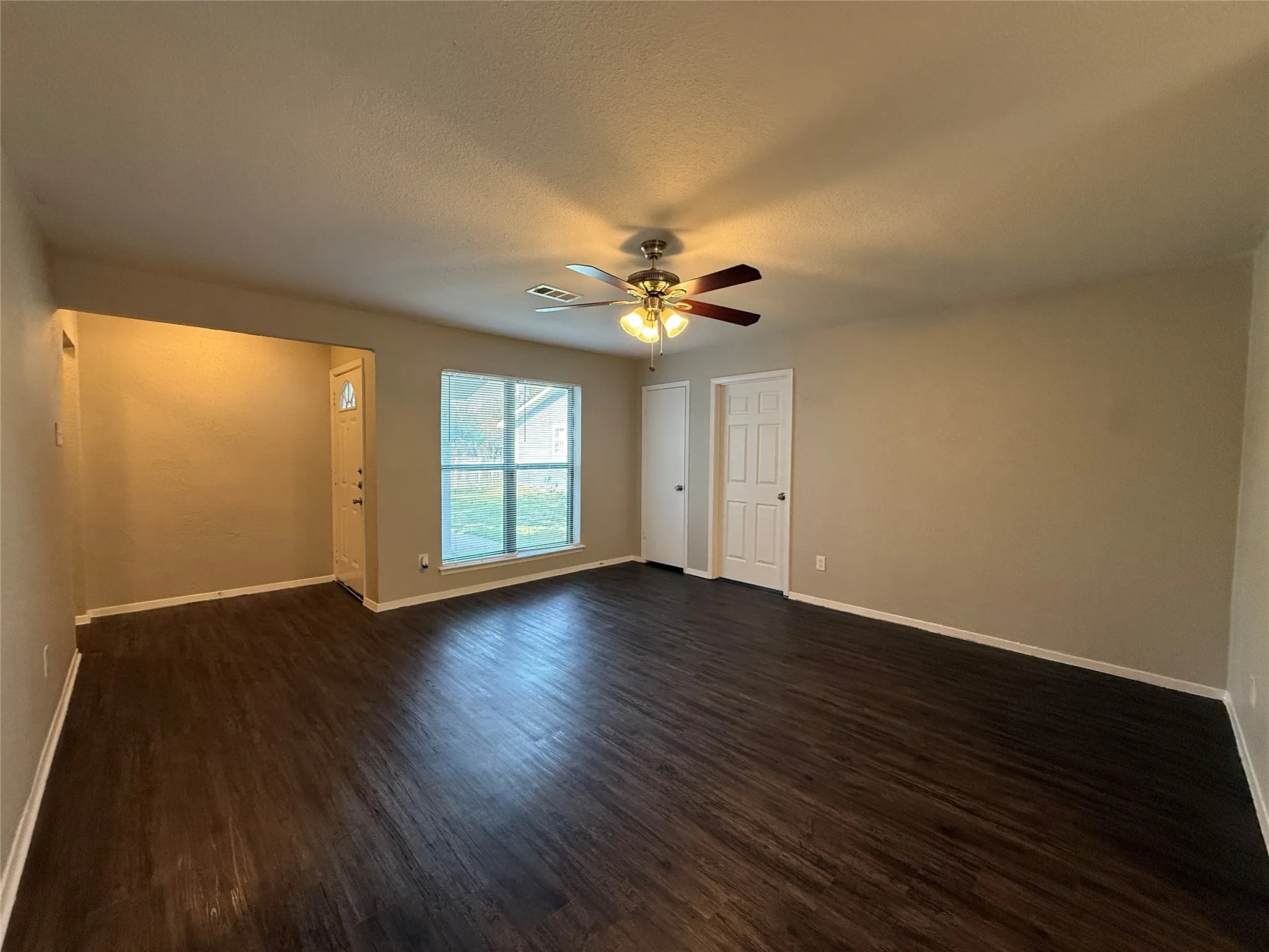 Single Family Residence For Rent in Dallas County , 9680 Dale Glade Drive, Dallas, Texas 75217, 4 Bedroom, 2 Bathroom, Garage spaces, 1,344 Sqft, built in 1972, mls#21421078, Real Estate Agent in Dallas, Homes For Rent in Dallas county, Homes For Rent in Dallas, Realtor in Dallas Texas, Real Estate Brokerage Independent Realty Texas, Luminita Cordes Realtor