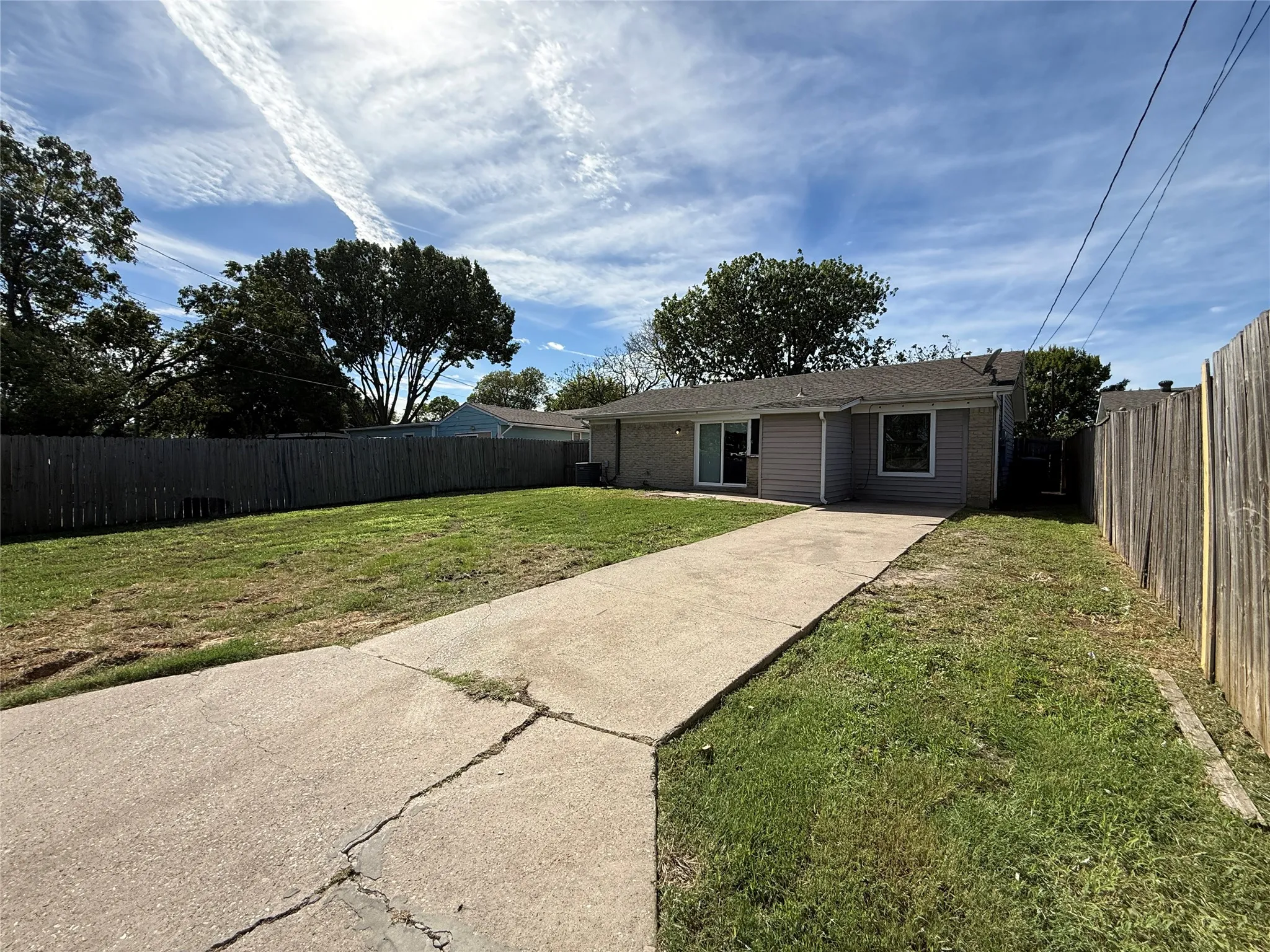 Single Family Residence For Rent in Dallas County , 9680 Dale Glade Drive, Dallas, Texas 75217, 4 Bedroom, 2 Bathroom, Garage spaces, 1,344 Sqft, built in 1972, mls#21421078, Real Estate Agent in Dallas, Homes For Rent in Dallas county, Homes For Rent in Dallas, Realtor in Dallas Texas, Real Estate Brokerage Independent Realty Texas, Luminita Cordes Realtor