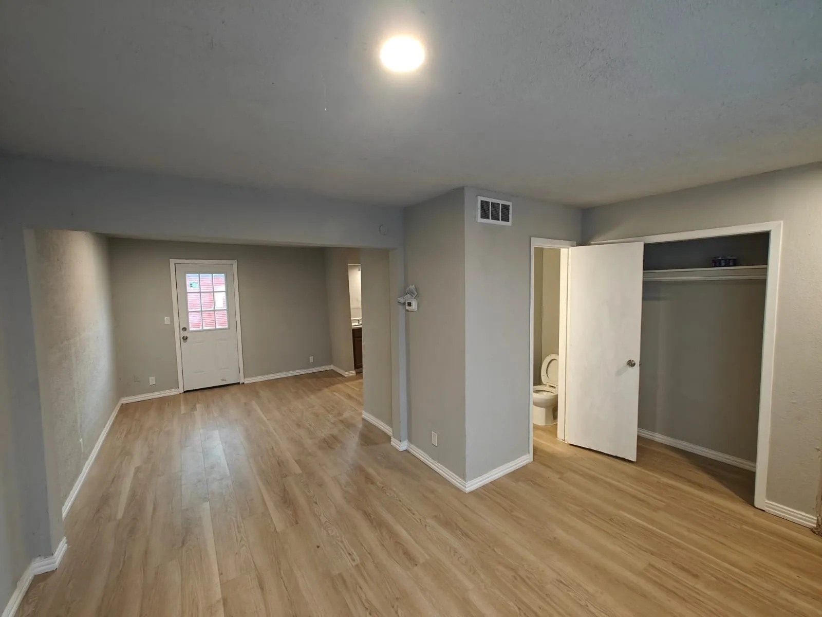 Apartment For Rent in Johnson County , 811 N Spears Street 103, Alvarado, Texas 76009, 2 Bedroom, 2 Bathroom, Garage spaces, 1,000 Sqft, built in 1984, mls#21421094, Real Estate Agent in Alvarado, Homes For Rent in Johnson county, Homes For Rent in Alvarado, Realtor in Alvarado Texas, Real Estate Brokerage Independent Realty Texas, Luminita Cordes Realtor