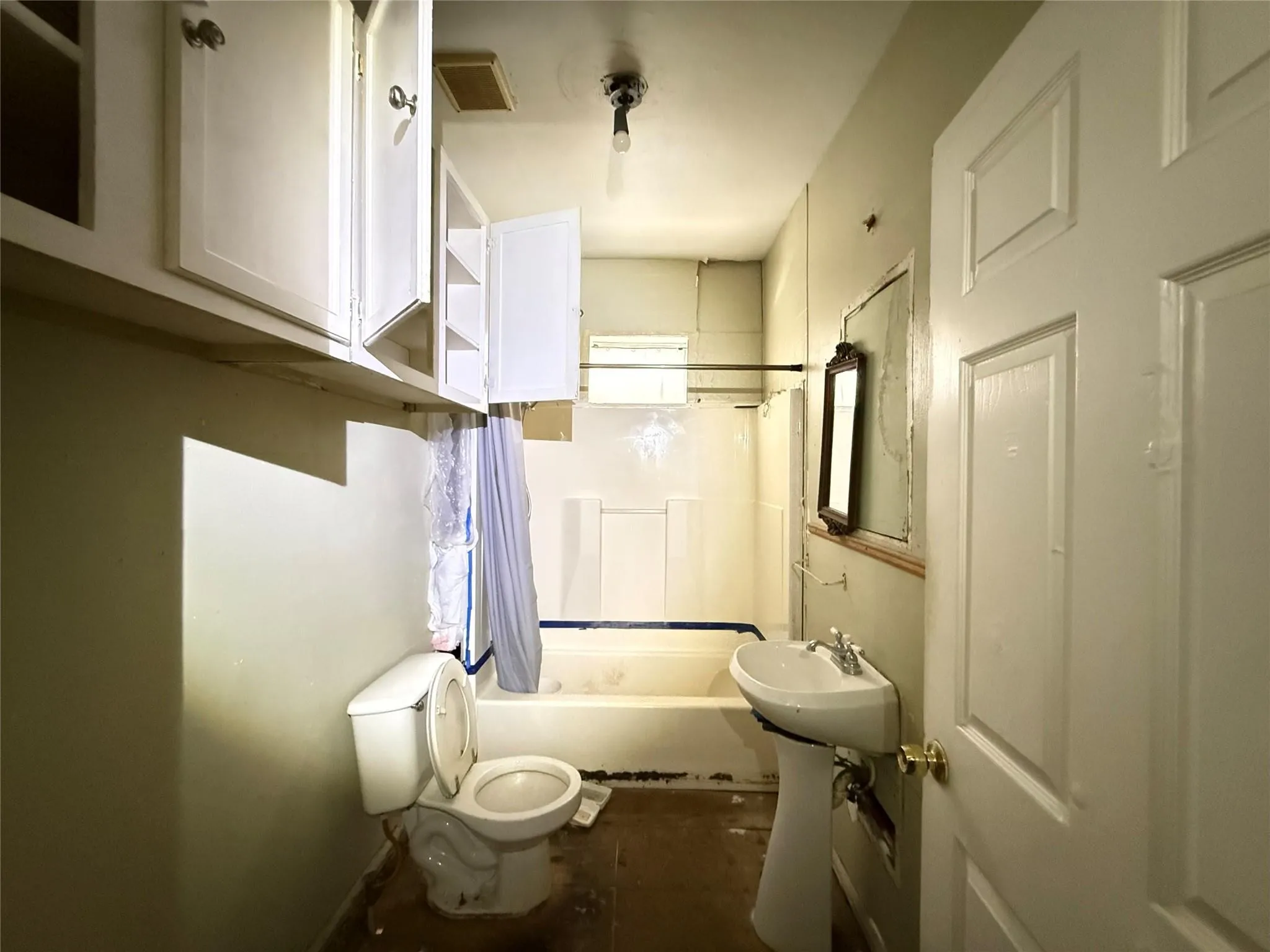 Single Family Residence For Sale in Dallas County , 3010 Jerome Street, Dallas, Texas 75223, 2 Bedroom, 1 Bathroom, Garage spaces, 972 Sqft, built in 1924, mls#21421085, Real Estate Agent in Dallas, Homes For Sale in Dallas county, Homes For Sale in Dallas, Realtor in Dallas Texas, Real Estate Brokerage Independent Realty Texas, Luminita Cordes Realtor
