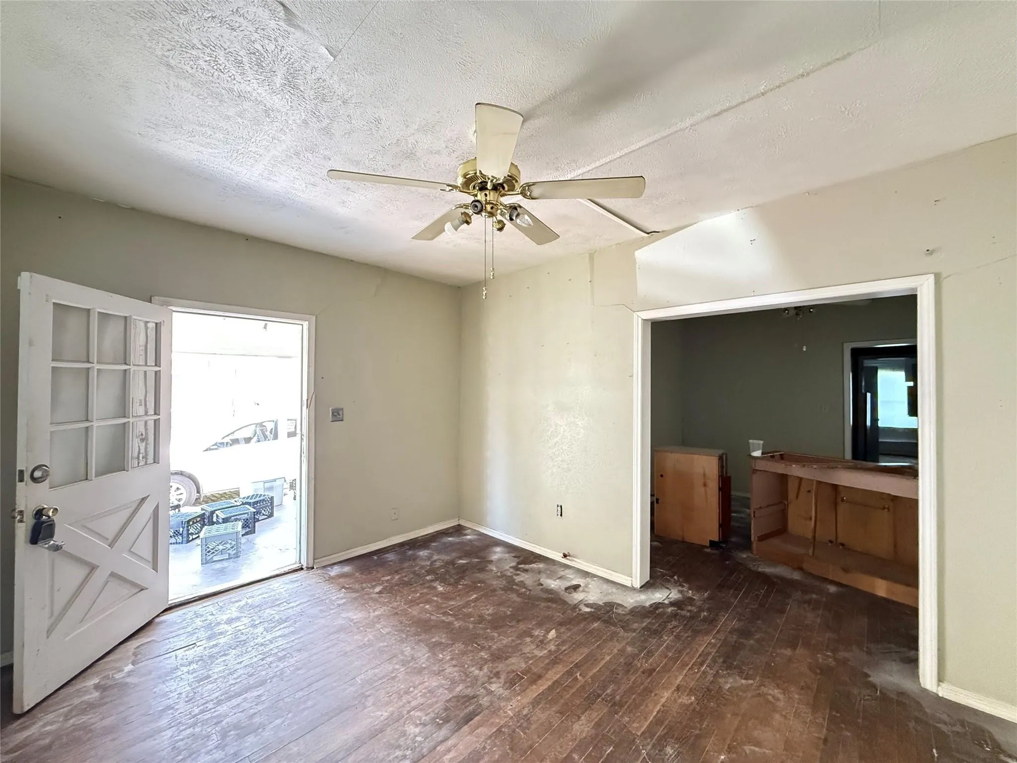 Single Family Residence For Sale in Dallas County , 3010 Jerome Street, Dallas, Texas 75223, 2 Bedroom, 1 Bathroom, Garage spaces, 972 Sqft, built in 1924, mls#21421085, Real Estate Agent in Dallas, Homes For Sale in Dallas county, Homes For Sale in Dallas, Realtor in Dallas Texas, Real Estate Brokerage Independent Realty Texas, Luminita Cordes Realtor