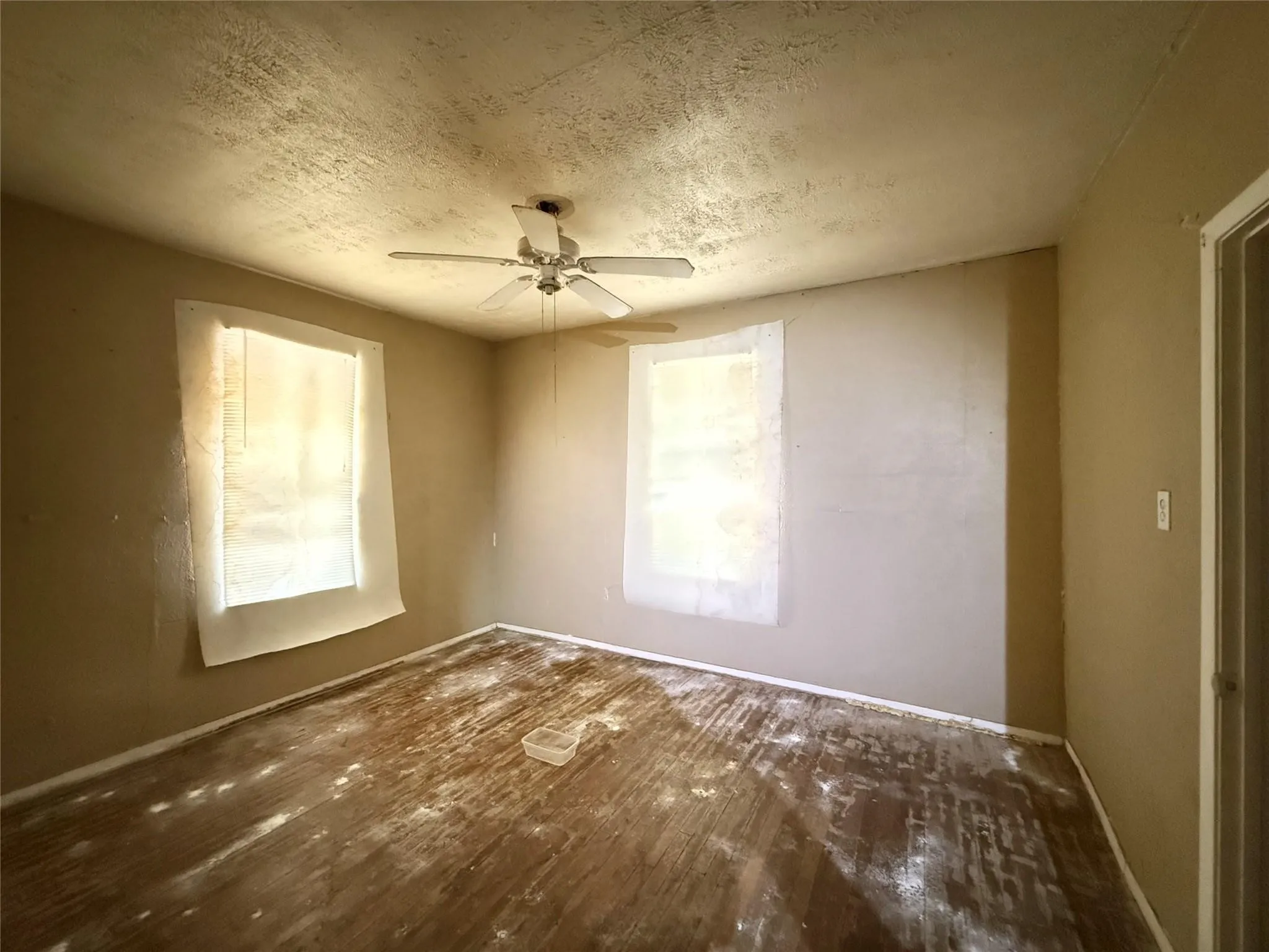 Single Family Residence For Sale in Dallas County , 3010 Jerome Street, Dallas, Texas 75223, 2 Bedroom, 1 Bathroom, Garage spaces, 972 Sqft, built in 1924, mls#21421085, Real Estate Agent in Dallas, Homes For Sale in Dallas county, Homes For Sale in Dallas, Realtor in Dallas Texas, Real Estate Brokerage Independent Realty Texas, Luminita Cordes Realtor