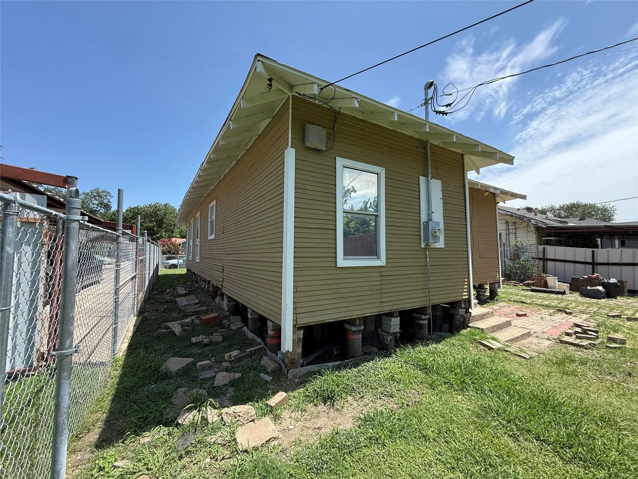 Single Family Residence For Sale in Dallas County , 3010 Jerome Street, Dallas, Texas 75223, 2 Bedroom, 1 Bathroom, Garage spaces, 972 Sqft, built in 1924, mls#21421085, Real Estate Agent in Dallas, Homes For Sale in Dallas county, Homes For Sale in Dallas, Realtor in Dallas Texas, Real Estate Brokerage Independent Realty Texas, Luminita Cordes Realtor