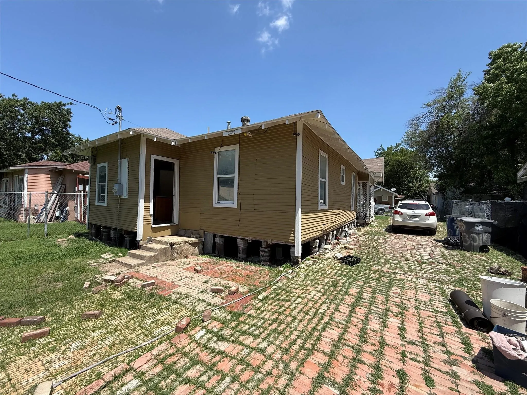 Single Family Residence For Sale in Dallas County , 3010 Jerome Street, Dallas, Texas 75223, 2 Bedroom, 1 Bathroom, Garage spaces, 972 Sqft, built in 1924, mls#21421085, Real Estate Agent in Dallas, Homes For Sale in Dallas county, Homes For Sale in Dallas, Realtor in Dallas Texas, Real Estate Brokerage Independent Realty Texas, Luminita Cordes Realtor