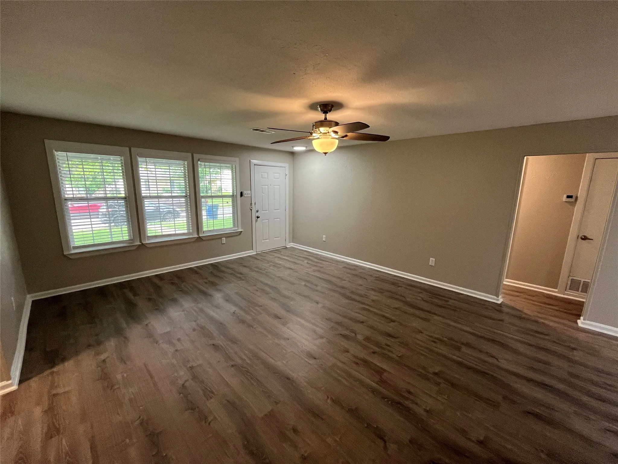 Single Family Residence For Rent in Dallas County , 9724 Faircloud Drive, Dallas, Texas 75217, 4 Bedroom, 2 Bathroom, 2 Garage spaces, 1,810 Sqft, built in 1973, mls#21415136, Real Estate Agent in Dallas, Homes For Rent in Dallas county, Homes For Rent in Dallas, Realtor in Dallas Texas, Real Estate Brokerage Independent Realty Texas, Luminita Cordes Realtor