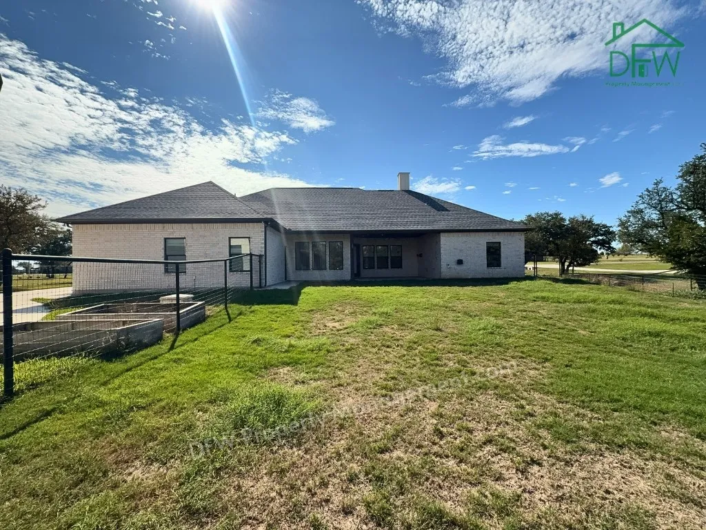Single Family Residence For Rent in Parker County , 105 Fawna Drive, Azle, Texas 76020, 4 Bedroom, 3 Bathroom, 2 Garage spaces, 2,410 Sqft, built in 2021, mls#21421025, Real Estate Agent in Azle, Homes For Rent in Parker county, Homes For Rent in Azle, Realtor in Azle Texas, Real Estate Brokerage Independent Realty Texas, Luminita Cordes Realtor