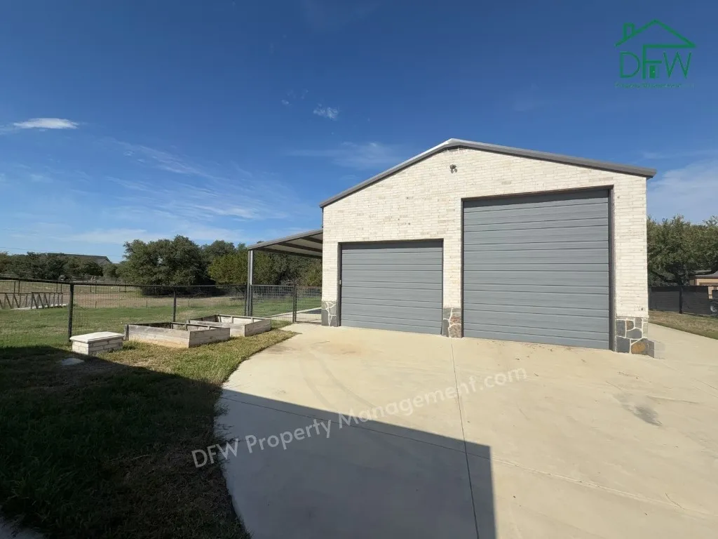 Single Family Residence For Rent in Parker County , 105 Fawna Drive, Azle, Texas 76020, 4 Bedroom, 3 Bathroom, 2 Garage spaces, 2,410 Sqft, built in 2021, mls#21421025, Real Estate Agent in Azle, Homes For Rent in Parker county, Homes For Rent in Azle, Realtor in Azle Texas, Real Estate Brokerage Independent Realty Texas, Luminita Cordes Realtor