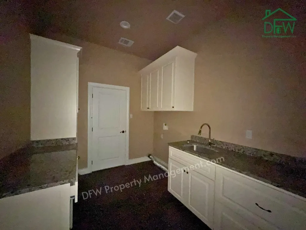 Single Family Residence For Rent in Parker County , 105 Fawna Drive, Azle, Texas 76020, 4 Bedroom, 3 Bathroom, 2 Garage spaces, 2,410 Sqft, built in 2021, mls#21421025, Real Estate Agent in Azle, Homes For Rent in Parker county, Homes For Rent in Azle, Realtor in Azle Texas, Real Estate Brokerage Independent Realty Texas, Luminita Cordes Realtor