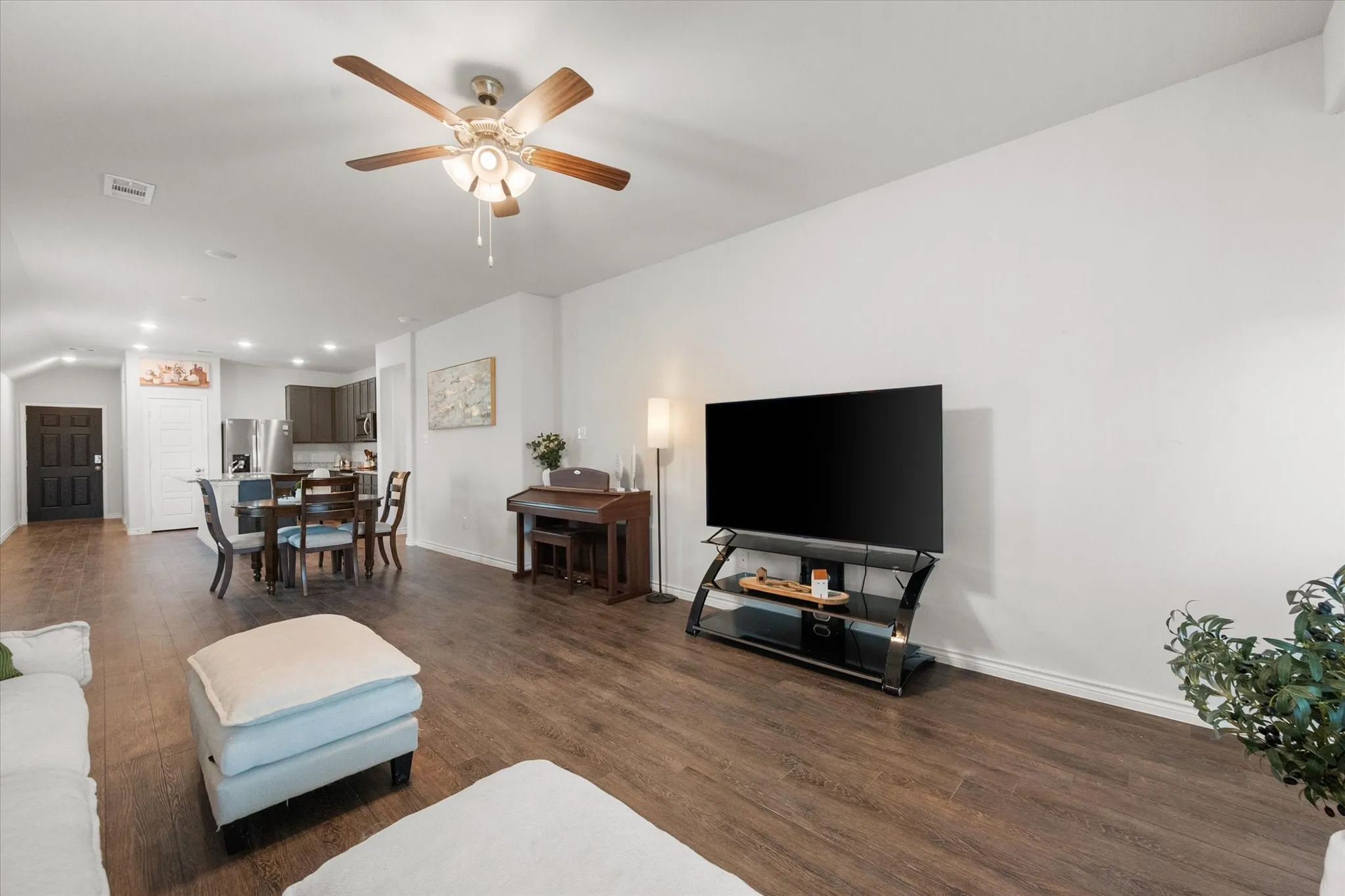Single Family Residence For Rent in Tarrant County , 10625 Bleat Street, Fort Worth, Texas 76036, 3 Bedroom, 2 Bathroom, 2 Garage spaces, 1,479 Sqft, built in 2024, mls#21421093, Real Estate Agent in Fort Worth, Homes For Rent in Tarrant county, Homes For Rent in Fort Worth, Realtor in Fort Worth Texas, Real Estate Brokerage Independent Realty Texas, Luminita Cordes Realtor