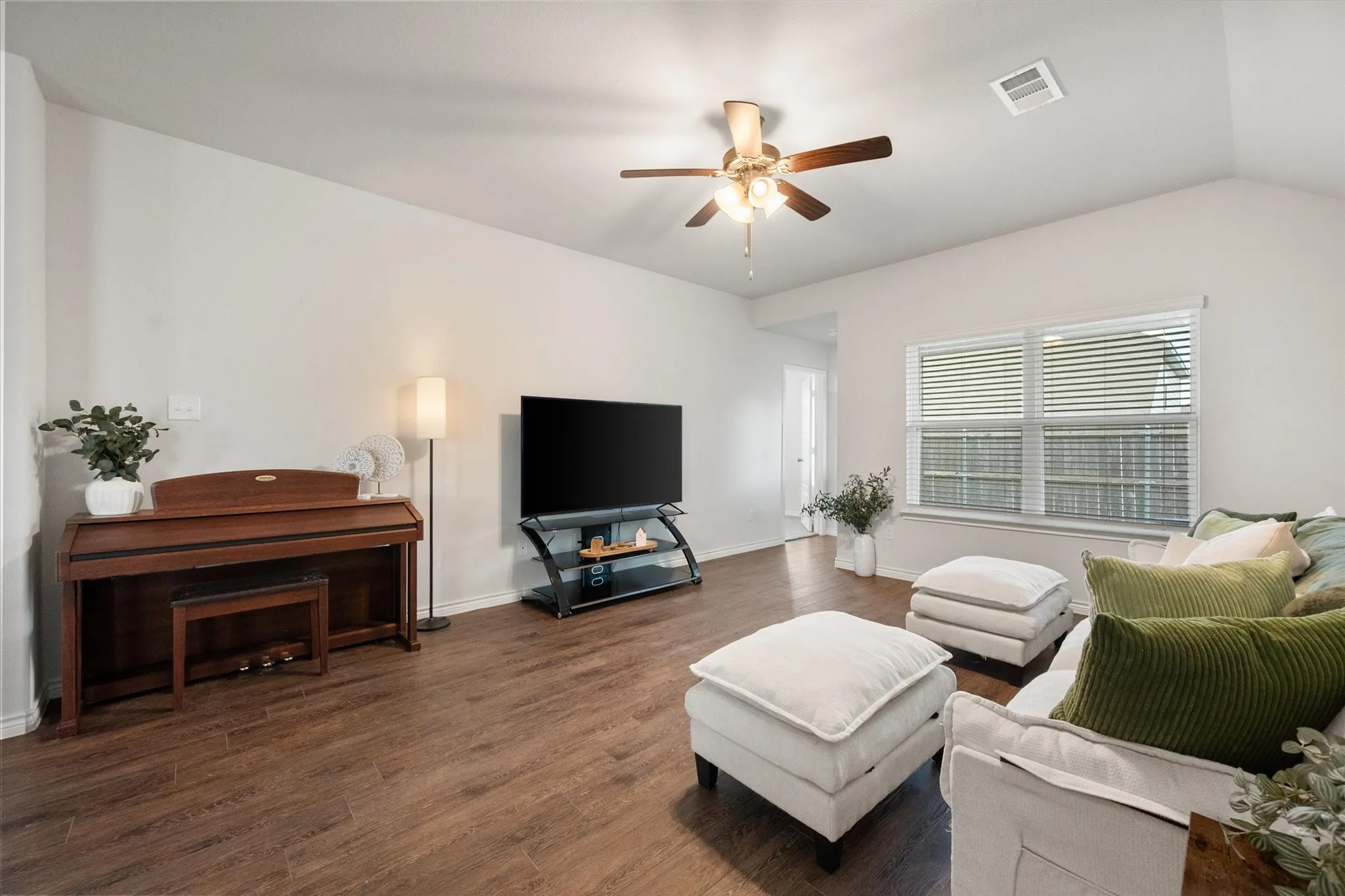 Single Family Residence For Rent in Tarrant County , 10625 Bleat Street, Fort Worth, Texas 76036, 3 Bedroom, 2 Bathroom, 2 Garage spaces, 1,479 Sqft, built in 2024, mls#21421093, Real Estate Agent in Fort Worth, Homes For Rent in Tarrant county, Homes For Rent in Fort Worth, Realtor in Fort Worth Texas, Real Estate Brokerage Independent Realty Texas, Luminita Cordes Realtor