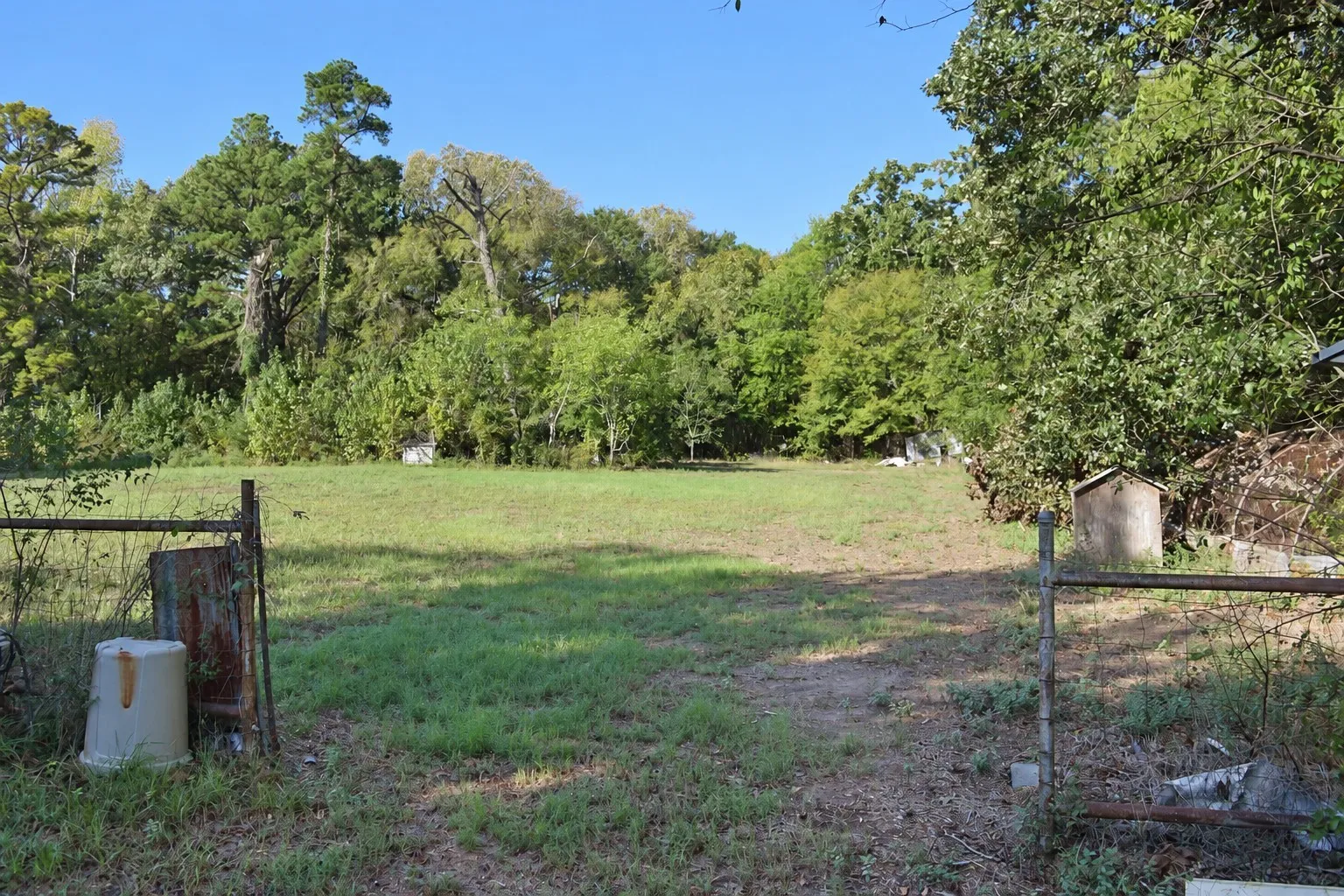 Mobile Home For Sale in Smith County , 21453 CR 466, Lindale, Texas 75771, 2 Bedroom, 1 Bathroom, Garage spaces, 1,295 Sqft, built in 1980, mls#21420654, Real Estate Agent in Lindale, Homes For Sale in Smith county, Homes For Sale in Lindale, Realtor in Lindale Texas, Real Estate Brokerage Independent Realty Texas, Luminita Cordes Realtor