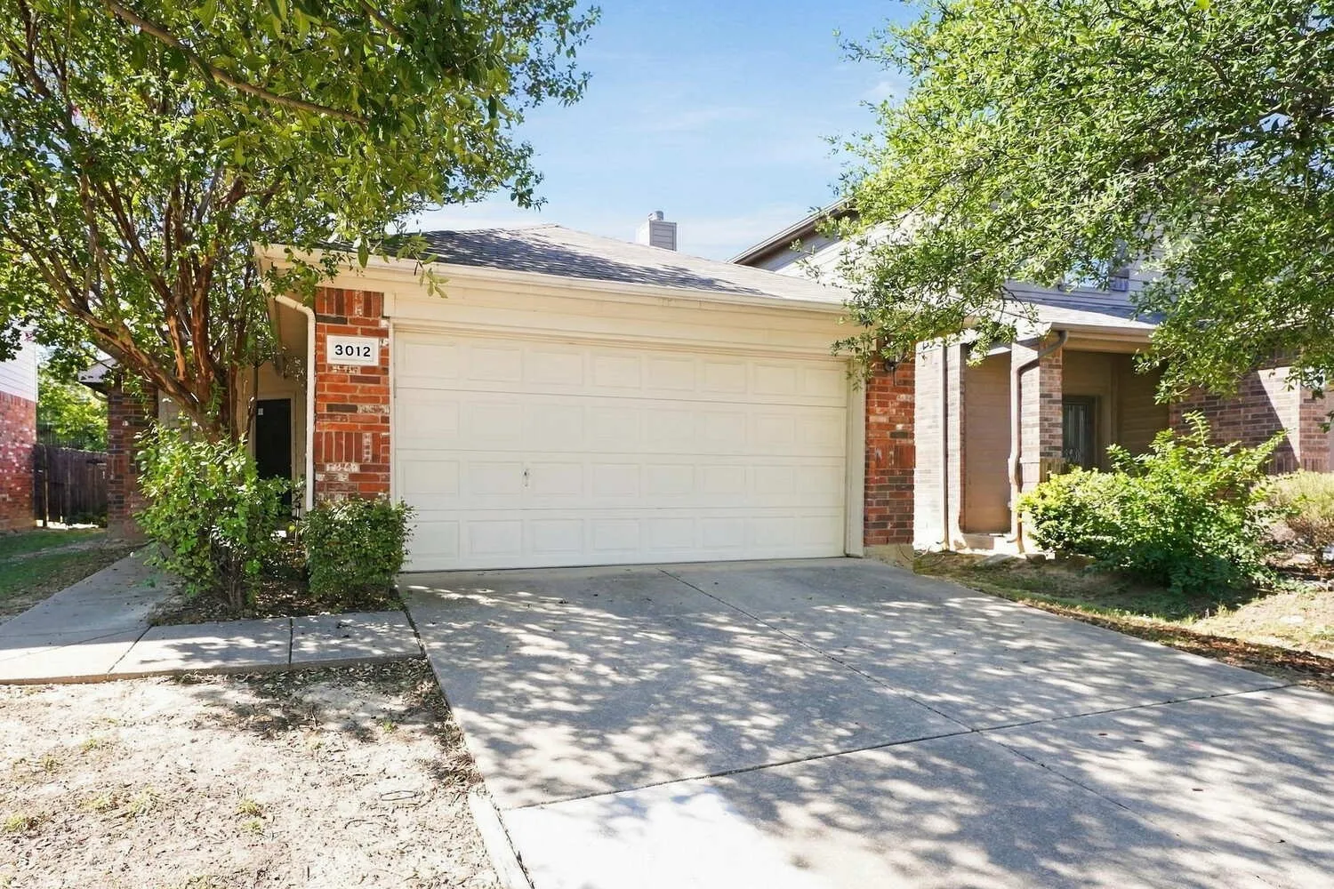 Single Family Residence For Rent in Tarrant County , 3012 Thicket Bend Court, Fort Worth, Texas 76244, 3 Bedroom, 2 Bathroom, 2 Garage spaces, 1,408 Sqft, built in 2005, mls#21421126, Real Estate Agent in Fort Worth, Homes For Rent in Tarrant county, Homes For Rent in Fort Worth, Realtor in Fort Worth Texas, Real Estate Brokerage Independent Realty Texas, Luminita Cordes Realtor