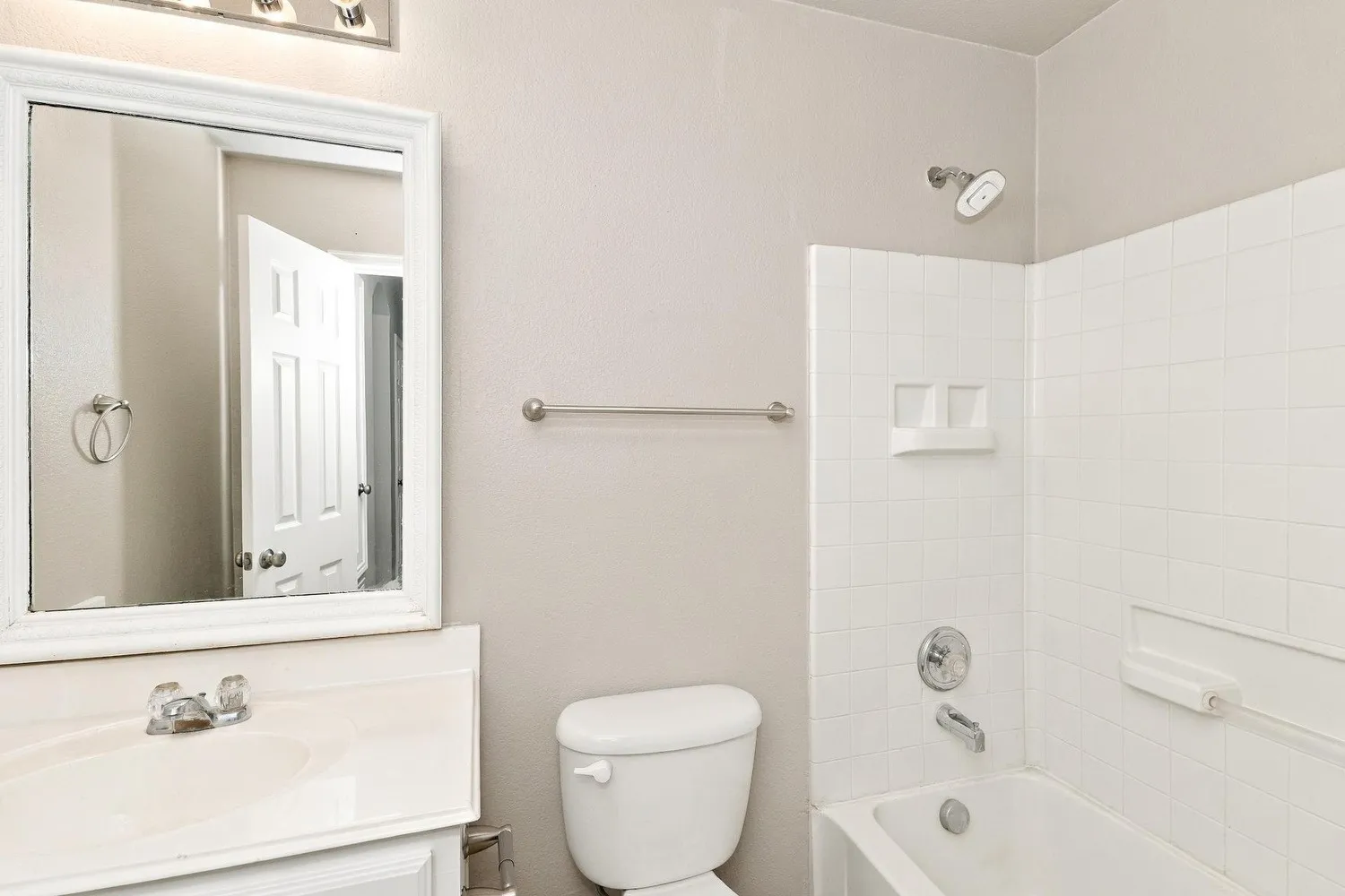 Single Family Residence For Rent in Tarrant County , 3012 Thicket Bend Court, Fort Worth, Texas 76244, 3 Bedroom, 2 Bathroom, 2 Garage spaces, 1,408 Sqft, built in 2005, mls#21421126, Real Estate Agent in Fort Worth, Homes For Rent in Tarrant county, Homes For Rent in Fort Worth, Realtor in Fort Worth Texas, Real Estate Brokerage Independent Realty Texas, Luminita Cordes Realtor