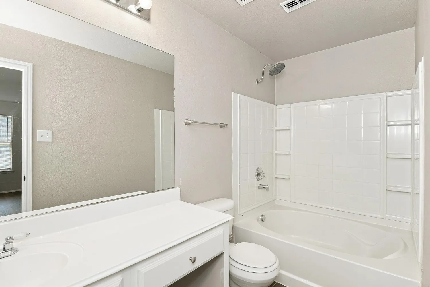 Single Family Residence For Rent in Tarrant County , 3012 Thicket Bend Court, Fort Worth, Texas 76244, 3 Bedroom, 2 Bathroom, 2 Garage spaces, 1,408 Sqft, built in 2005, mls#21421126, Real Estate Agent in Fort Worth, Homes For Rent in Tarrant county, Homes For Rent in Fort Worth, Realtor in Fort Worth Texas, Real Estate Brokerage Independent Realty Texas, Luminita Cordes Realtor