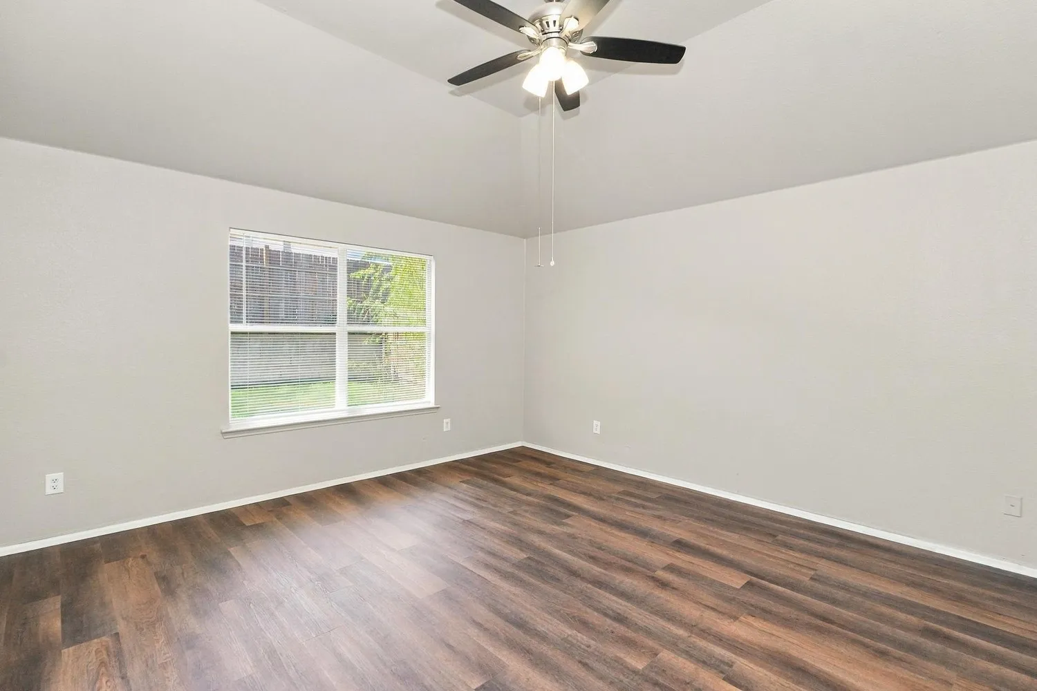 Single Family Residence For Rent in Tarrant County , 3012 Thicket Bend Court, Fort Worth, Texas 76244, 3 Bedroom, 2 Bathroom, 2 Garage spaces, 1,408 Sqft, built in 2005, mls#21421126, Real Estate Agent in Fort Worth, Homes For Rent in Tarrant county, Homes For Rent in Fort Worth, Realtor in Fort Worth Texas, Real Estate Brokerage Independent Realty Texas, Luminita Cordes Realtor