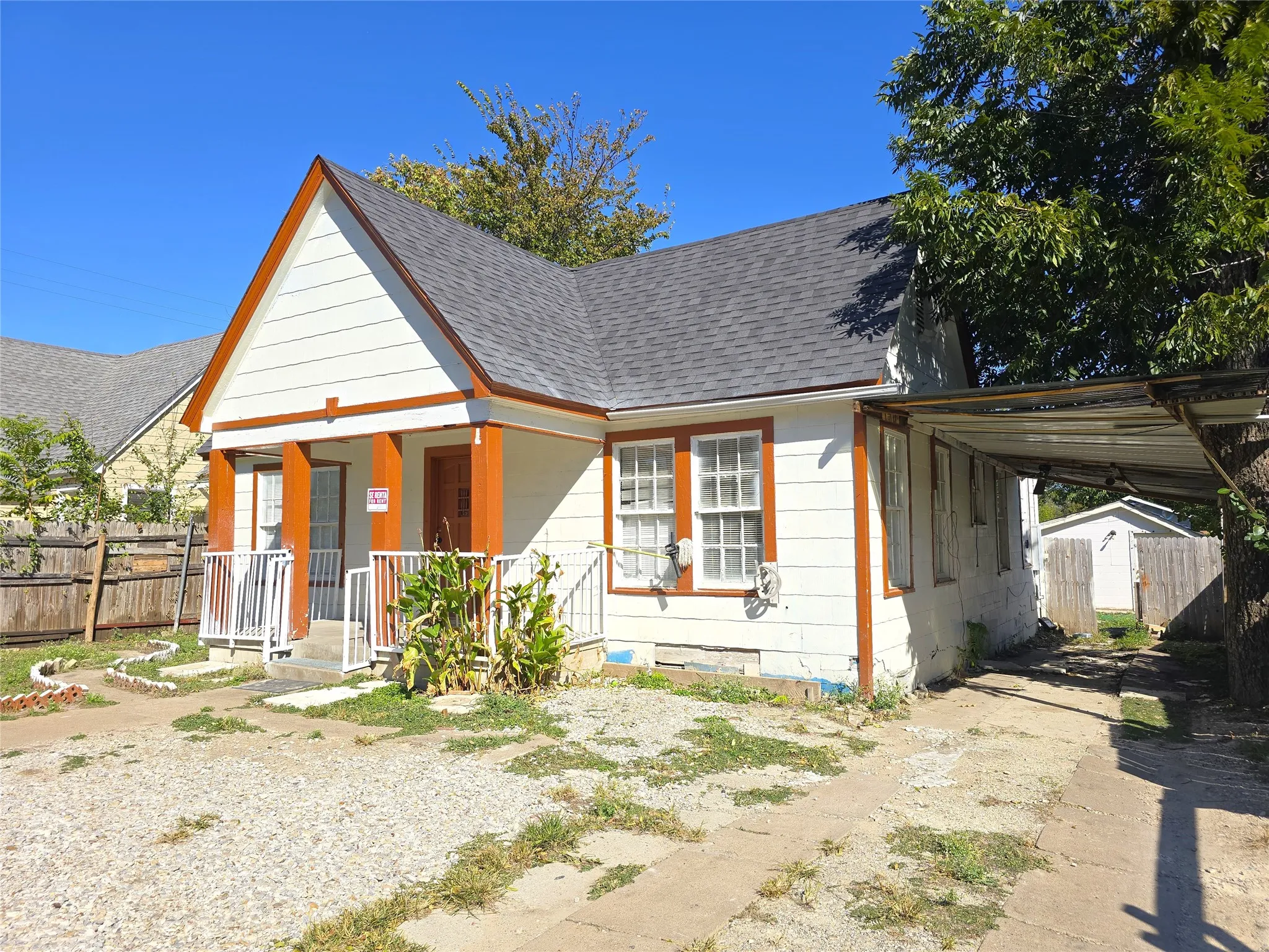 Single Family Residence For Sale in Dallas County , 2806 Harlandale Avenue, Dallas, Texas 75216, 3 Bedroom, 2 Bathroom, Garage spaces, 1,192 Sqft, built in 1938, mls#21421129, Real Estate Agent in Dallas, Homes For Sale in Dallas county, Homes For Sale in Dallas, Realtor in Dallas Texas, Real Estate Brokerage Independent Realty Texas, Luminita Cordes Realtor