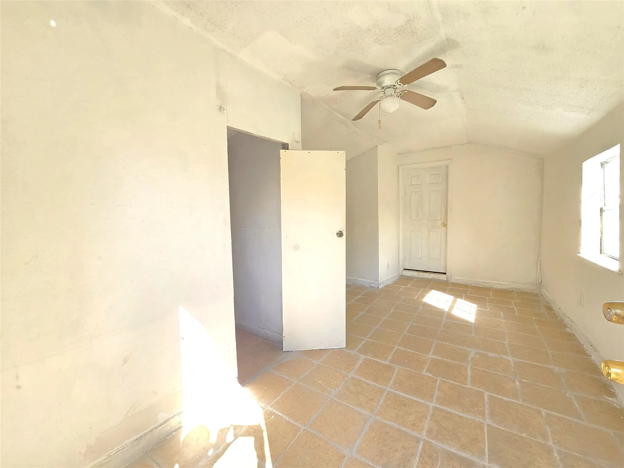 Single Family Residence For Sale in Dallas County , 2806 Harlandale Avenue, Dallas, Texas 75216, 3 Bedroom, 2 Bathroom, Garage spaces, 1,192 Sqft, built in 1938, mls#21421129, Real Estate Agent in Dallas, Homes For Sale in Dallas county, Homes For Sale in Dallas, Realtor in Dallas Texas, Real Estate Brokerage Independent Realty Texas, Luminita Cordes Realtor