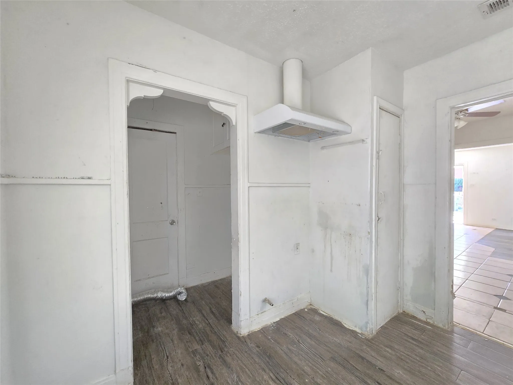 Single Family Residence For Sale in Dallas County , 2806 Harlandale Avenue, Dallas, Texas 75216, 3 Bedroom, 2 Bathroom, Garage spaces, 1,192 Sqft, built in 1938, mls#21421129, Real Estate Agent in Dallas, Homes For Sale in Dallas county, Homes For Sale in Dallas, Realtor in Dallas Texas, Real Estate Brokerage Independent Realty Texas, Luminita Cordes Realtor