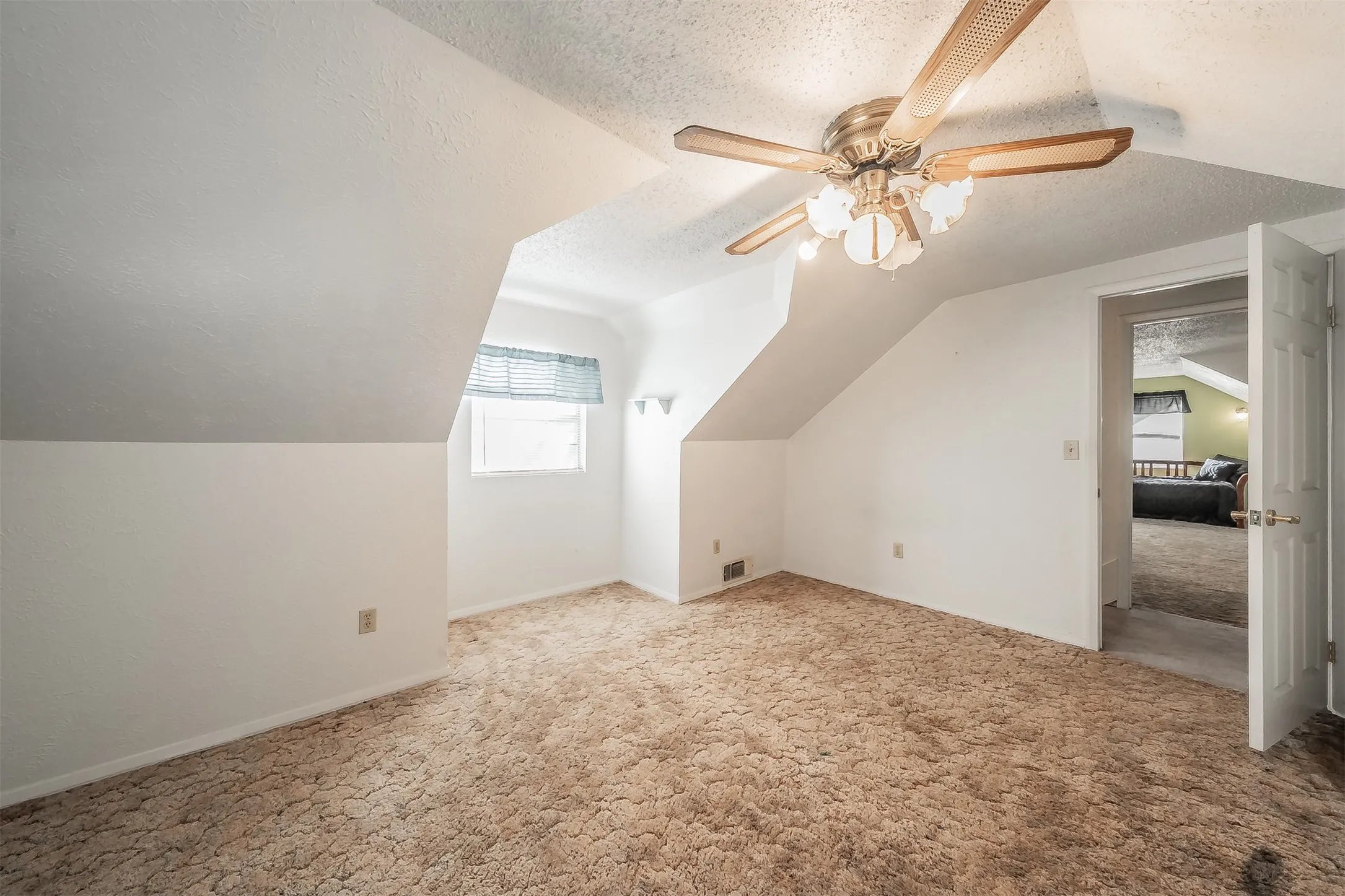 Single Family Residence For Sale in Tarrant County , 1345 Dawn Court, Pelican Bay, Texas 76020, 3 Bedroom, 3 Bathroom, Garage spaces, 2,121 Sqft, built in 1978, mls#21403829, Real Estate Agent in Pelican Bay, Homes For Sale in Tarrant county, Homes For Sale in Pelican Bay, Realtor in Pelican Bay Texas, Real Estate Brokerage Independent Realty Texas, Luminita Cordes Realtor