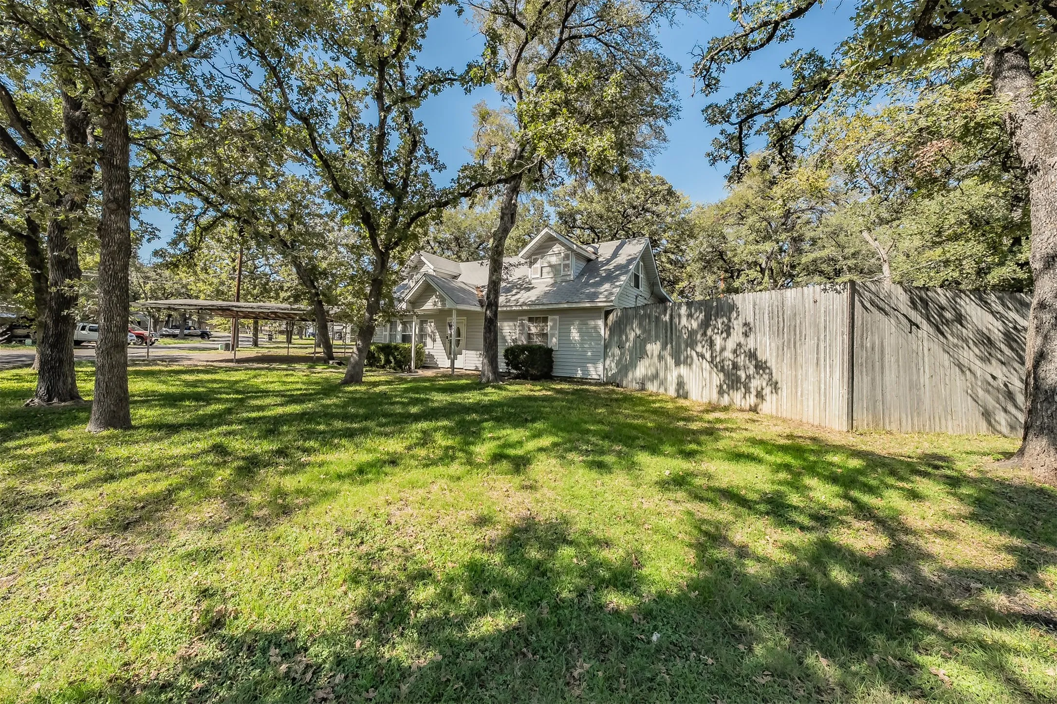 Single Family Residence For Sale in Tarrant County , 1345 Dawn Court, Pelican Bay, Texas 76020, 3 Bedroom, 3 Bathroom, Garage spaces, 2,121 Sqft, built in 1978, mls#21403829, Real Estate Agent in Pelican Bay, Homes For Sale in Tarrant county, Homes For Sale in Pelican Bay, Realtor in Pelican Bay Texas, Real Estate Brokerage Independent Realty Texas, Luminita Cordes Realtor