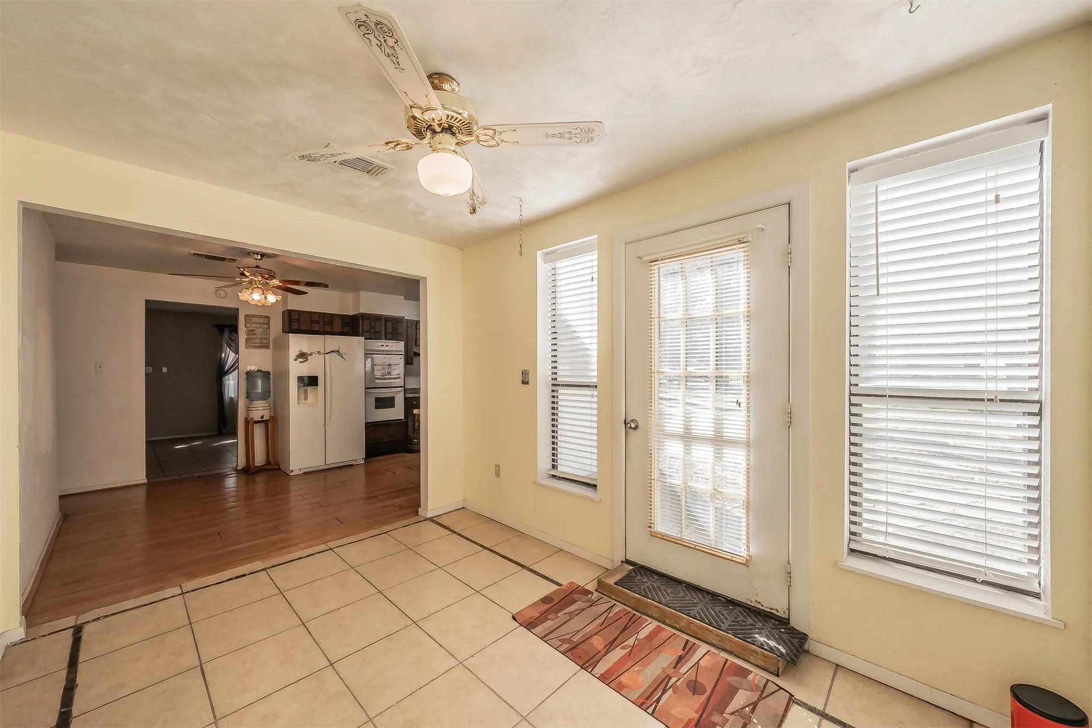 Single Family Residence For Sale in Tarrant County , 1345 Dawn Court, Pelican Bay, Texas 76020, 3 Bedroom, 3 Bathroom, Garage spaces, 2,121 Sqft, built in 1978, mls#21403829, Real Estate Agent in Pelican Bay, Homes For Sale in Tarrant county, Homes For Sale in Pelican Bay, Realtor in Pelican Bay Texas, Real Estate Brokerage Independent Realty Texas, Luminita Cordes Realtor