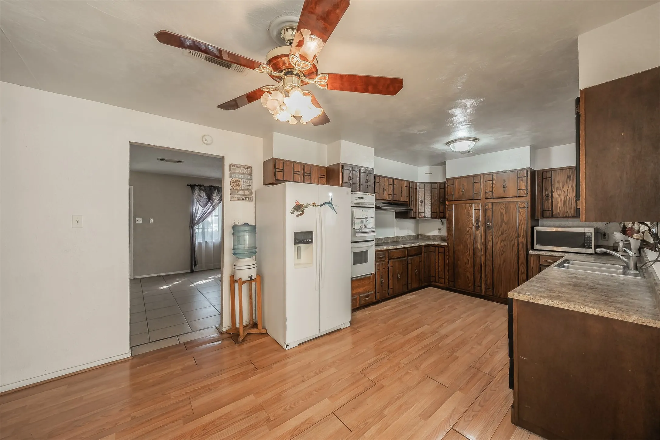 Single Family Residence For Sale in Tarrant County , 1345 Dawn Court, Pelican Bay, Texas 76020, 3 Bedroom, 3 Bathroom, Garage spaces, 2,121 Sqft, built in 1978, mls#21403829, Real Estate Agent in Pelican Bay, Homes For Sale in Tarrant county, Homes For Sale in Pelican Bay, Realtor in Pelican Bay Texas, Real Estate Brokerage Independent Realty Texas, Luminita Cordes Realtor