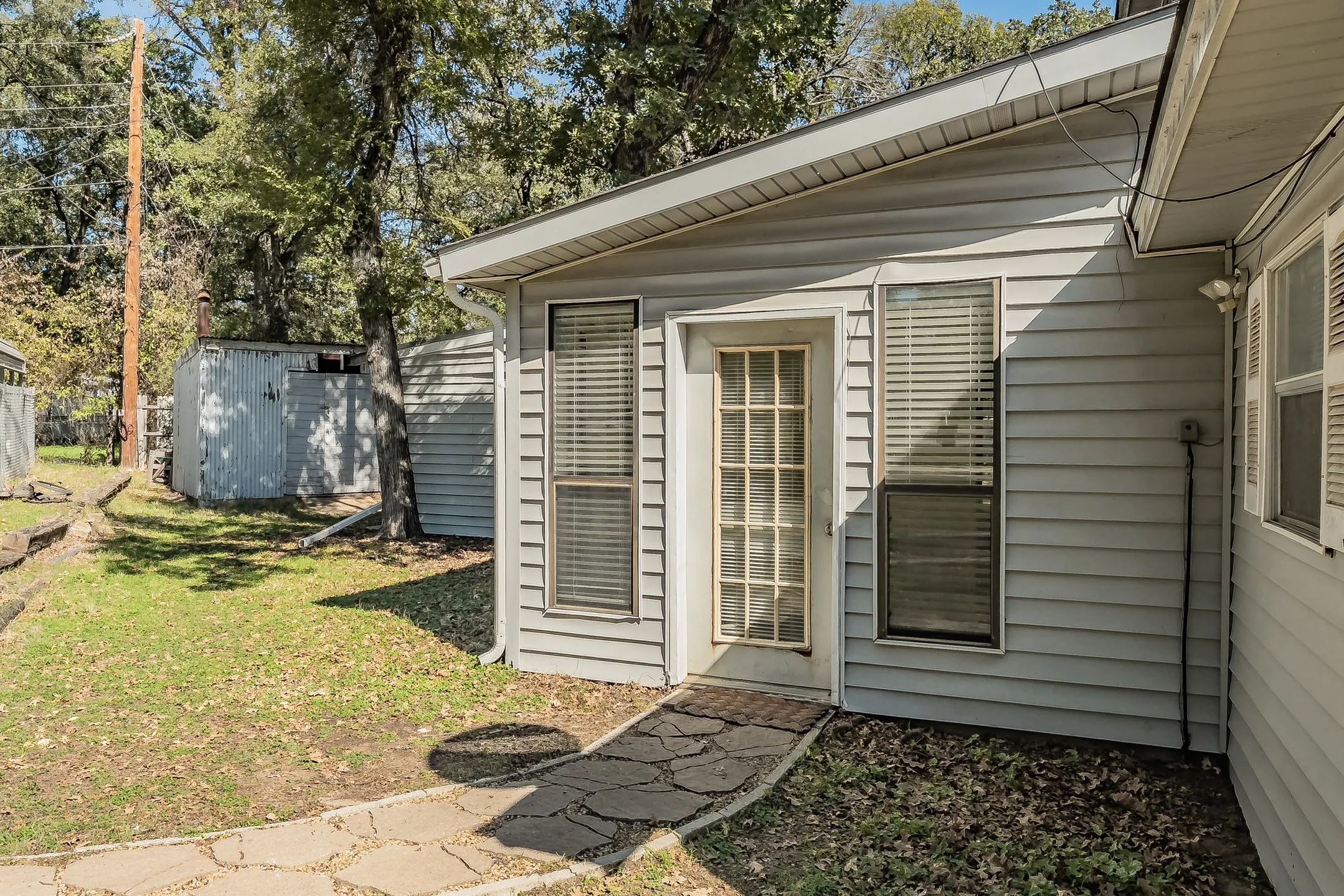 Single Family Residence For Sale in Tarrant County , 1345 Dawn Court, Pelican Bay, Texas 76020, 3 Bedroom, 3 Bathroom, Garage spaces, 2,121 Sqft, built in 1978, mls#21403829, Real Estate Agent in Pelican Bay, Homes For Sale in Tarrant county, Homes For Sale in Pelican Bay, Realtor in Pelican Bay Texas, Real Estate Brokerage Independent Realty Texas, Luminita Cordes Realtor