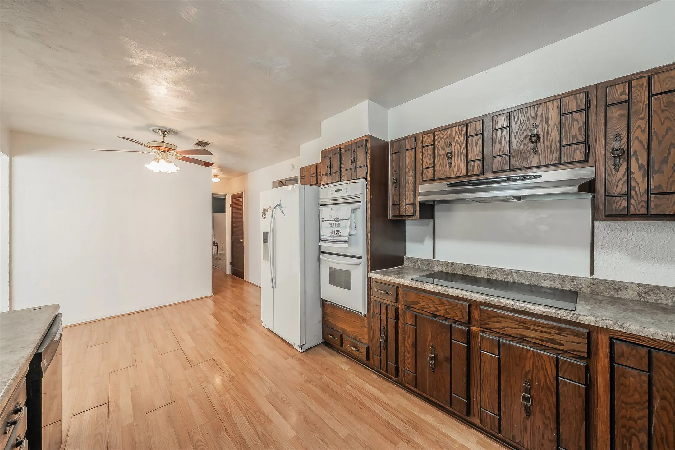Single Family Residence For Sale in Tarrant County , 1345 Dawn Court, Pelican Bay, Texas 76020, 3 Bedroom, 3 Bathroom, Garage spaces, 2,121 Sqft, built in 1978, mls#21403829, Real Estate Agent in Pelican Bay, Homes For Sale in Tarrant county, Homes For Sale in Pelican Bay, Realtor in Pelican Bay Texas, Real Estate Brokerage Independent Realty Texas, Luminita Cordes Realtor