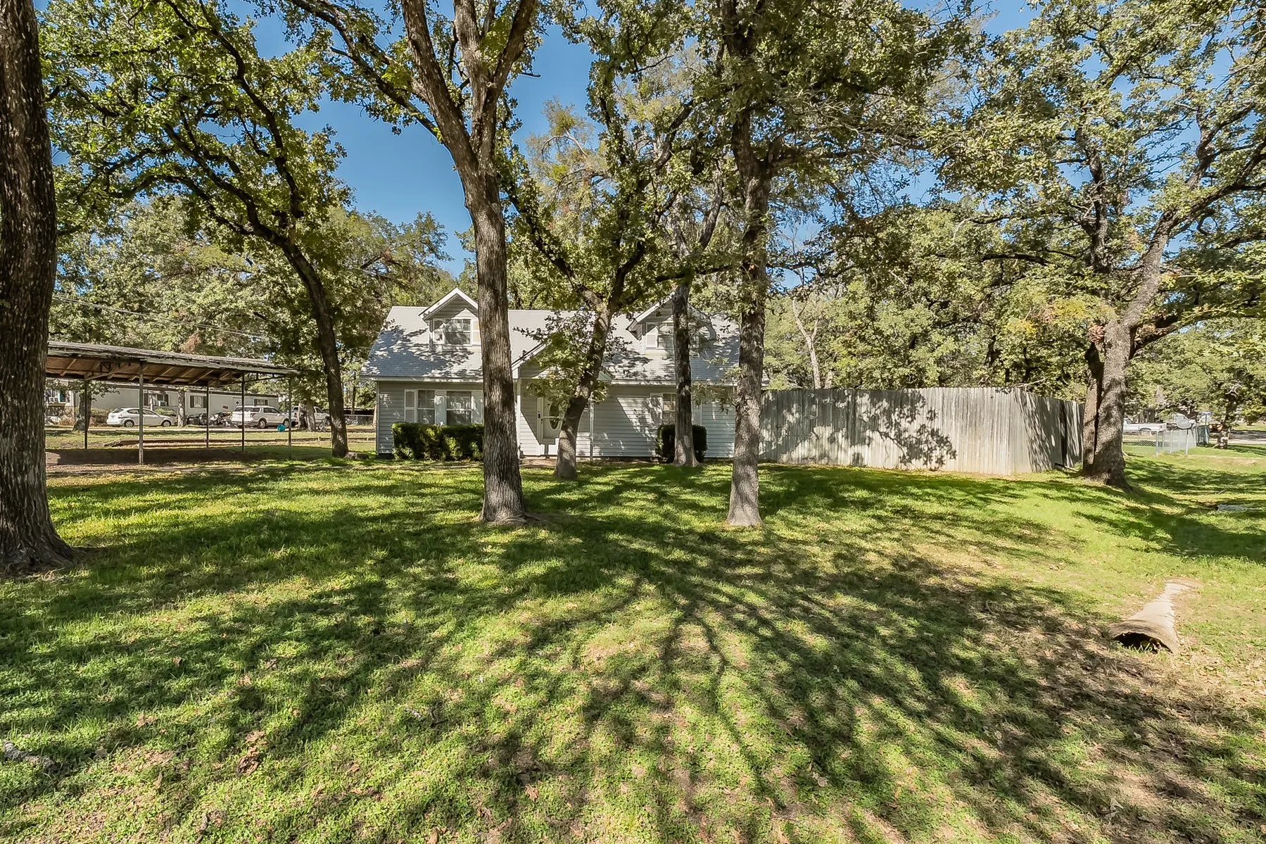Single Family Residence For Sale in Tarrant County , 1345 Dawn Court, Pelican Bay, Texas 76020, 3 Bedroom, 3 Bathroom, Garage spaces, 2,121 Sqft, built in 1978, mls#21403829, Real Estate Agent in Pelican Bay, Homes For Sale in Tarrant county, Homes For Sale in Pelican Bay, Realtor in Pelican Bay Texas, Real Estate Brokerage Independent Realty Texas, Luminita Cordes Realtor
