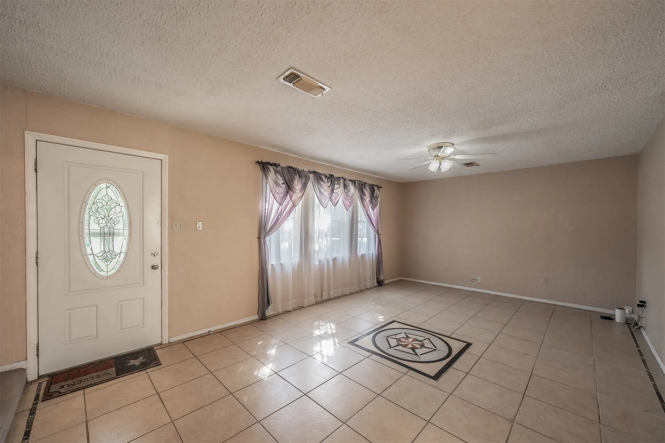 Single Family Residence For Sale in Tarrant County , 1345 Dawn Court, Pelican Bay, Texas 76020, 3 Bedroom, 3 Bathroom, Garage spaces, 2,121 Sqft, built in 1978, mls#21403829, Real Estate Agent in Pelican Bay, Homes For Sale in Tarrant county, Homes For Sale in Pelican Bay, Realtor in Pelican Bay Texas, Real Estate Brokerage Independent Realty Texas, Luminita Cordes Realtor