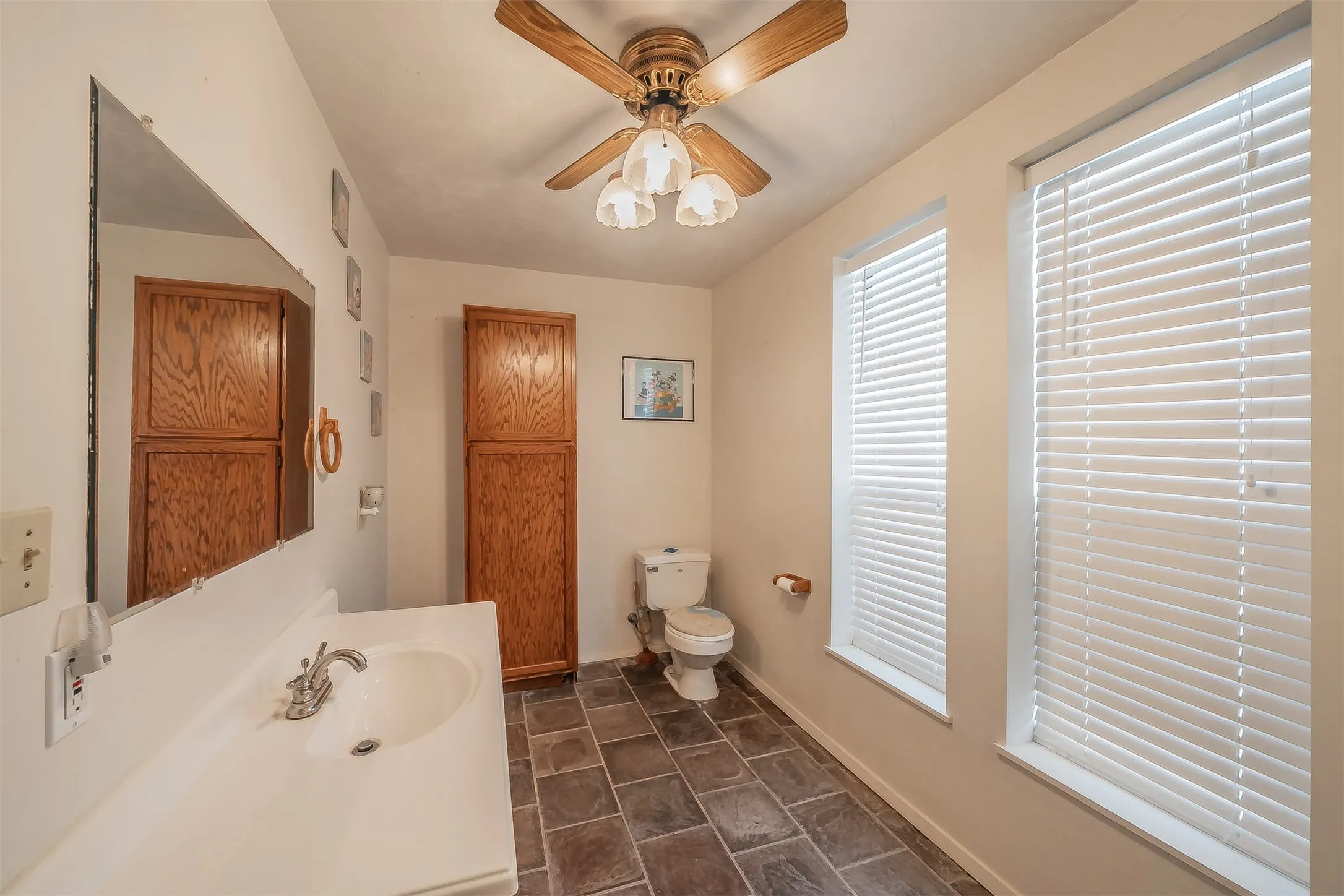 Single Family Residence For Sale in Tarrant County , 1345 Dawn Court, Pelican Bay, Texas 76020, 3 Bedroom, 3 Bathroom, Garage spaces, 2,121 Sqft, built in 1978, mls#21403829, Real Estate Agent in Pelican Bay, Homes For Sale in Tarrant county, Homes For Sale in Pelican Bay, Realtor in Pelican Bay Texas, Real Estate Brokerage Independent Realty Texas, Luminita Cordes Realtor