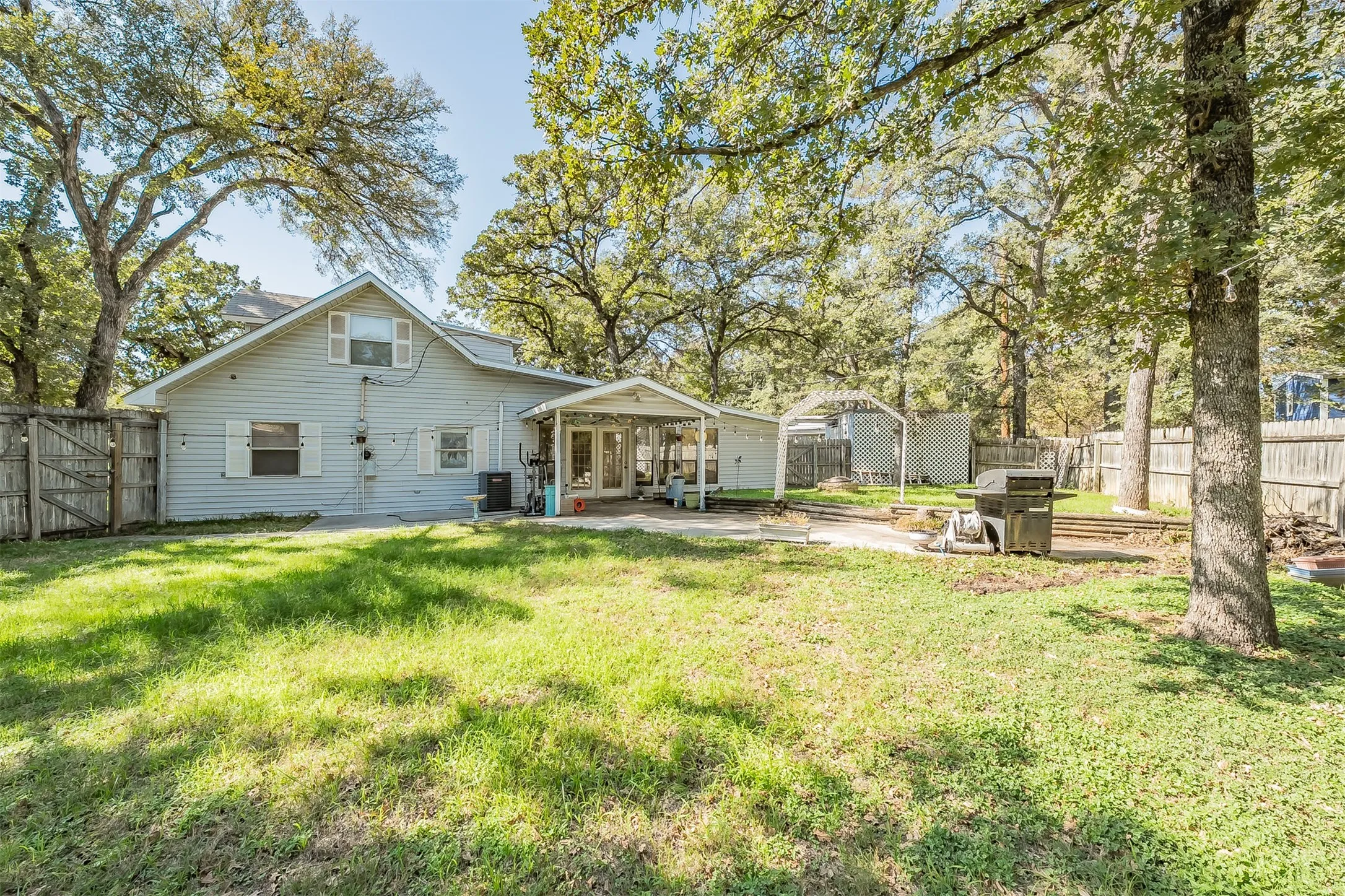 Single Family Residence For Sale in Tarrant County , 1345 Dawn Court, Pelican Bay, Texas 76020, 3 Bedroom, 3 Bathroom, Garage spaces, 2,121 Sqft, built in 1978, mls#21403829, Real Estate Agent in Pelican Bay, Homes For Sale in Tarrant county, Homes For Sale in Pelican Bay, Realtor in Pelican Bay Texas, Real Estate Brokerage Independent Realty Texas, Luminita Cordes Realtor