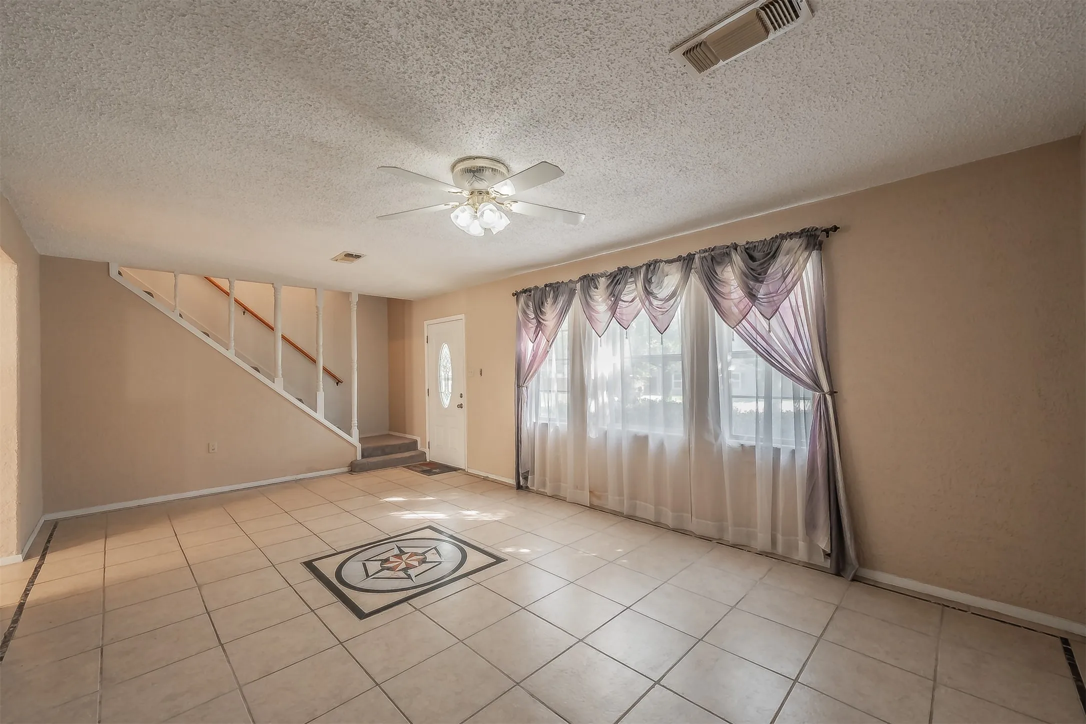 Single Family Residence For Sale in Tarrant County , 1345 Dawn Court, Pelican Bay, Texas 76020, 3 Bedroom, 3 Bathroom, Garage spaces, 2,121 Sqft, built in 1978, mls#21403829, Real Estate Agent in Pelican Bay, Homes For Sale in Tarrant county, Homes For Sale in Pelican Bay, Realtor in Pelican Bay Texas, Real Estate Brokerage Independent Realty Texas, Luminita Cordes Realtor