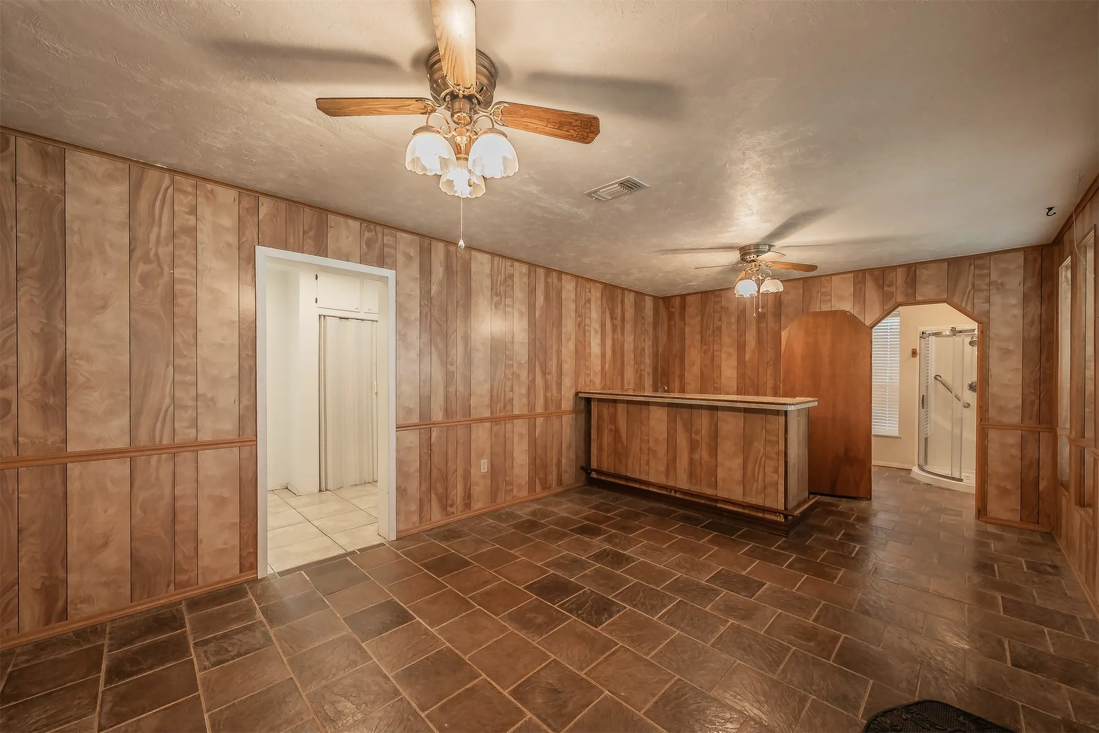 Single Family Residence For Sale in Tarrant County , 1345 Dawn Court, Pelican Bay, Texas 76020, 3 Bedroom, 3 Bathroom, Garage spaces, 2,121 Sqft, built in 1978, mls#21403829, Real Estate Agent in Pelican Bay, Homes For Sale in Tarrant county, Homes For Sale in Pelican Bay, Realtor in Pelican Bay Texas, Real Estate Brokerage Independent Realty Texas, Luminita Cordes Realtor