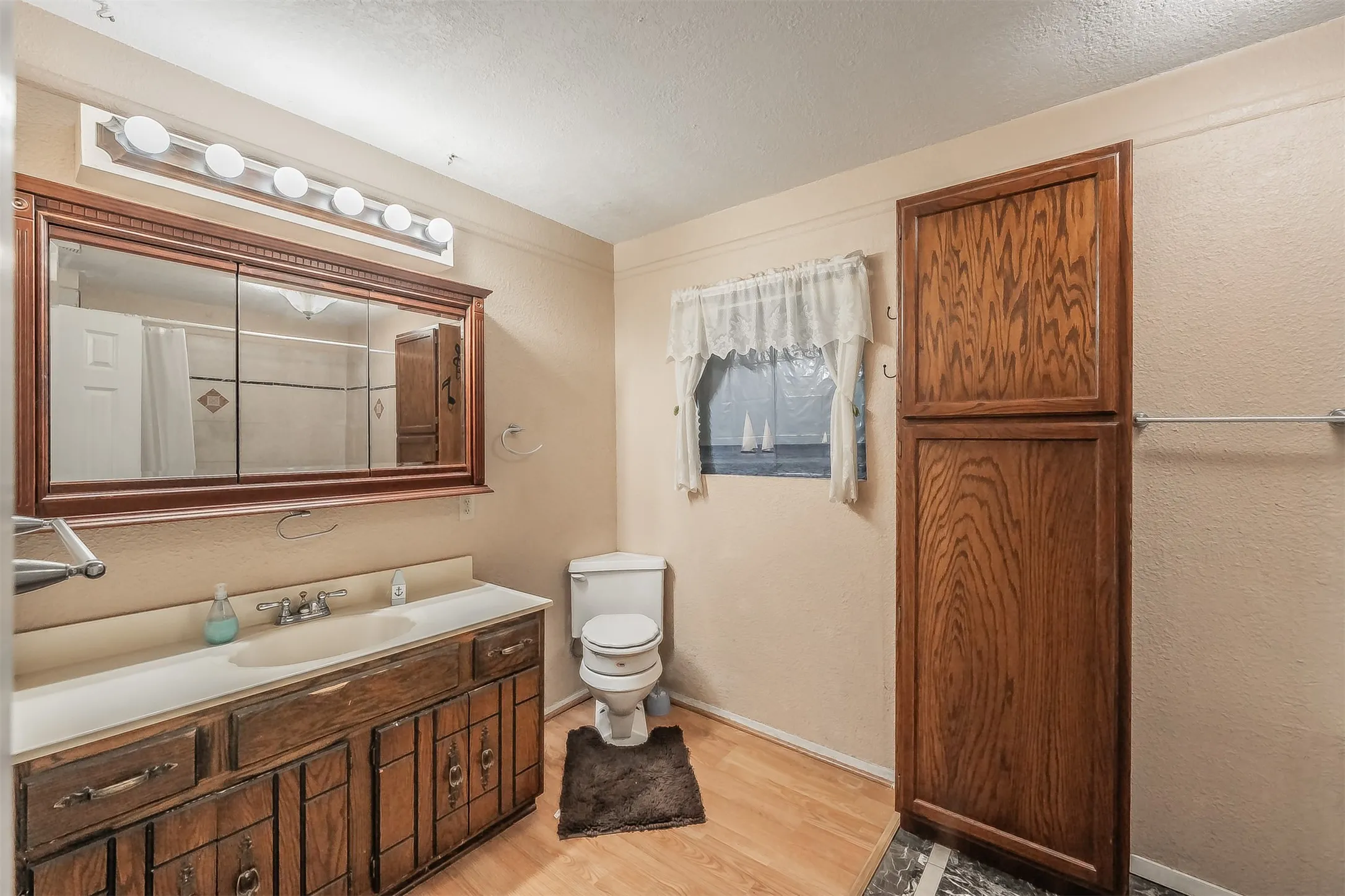 Single Family Residence For Sale in Tarrant County , 1345 Dawn Court, Pelican Bay, Texas 76020, 3 Bedroom, 3 Bathroom, Garage spaces, 2,121 Sqft, built in 1978, mls#21403829, Real Estate Agent in Pelican Bay, Homes For Sale in Tarrant county, Homes For Sale in Pelican Bay, Realtor in Pelican Bay Texas, Real Estate Brokerage Independent Realty Texas, Luminita Cordes Realtor