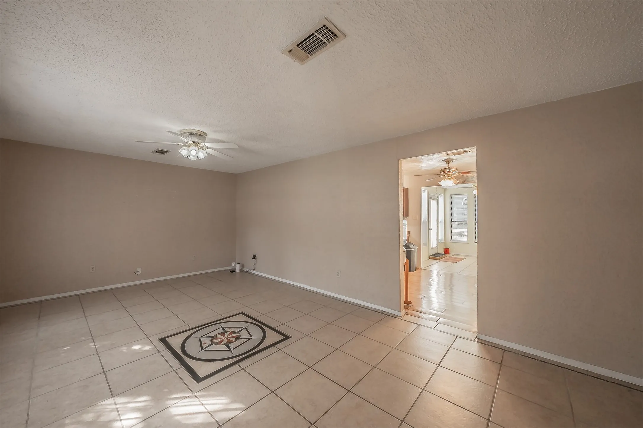 Single Family Residence For Sale in Tarrant County , 1345 Dawn Court, Pelican Bay, Texas 76020, 3 Bedroom, 3 Bathroom, Garage spaces, 2,121 Sqft, built in 1978, mls#21403829, Real Estate Agent in Pelican Bay, Homes For Sale in Tarrant county, Homes For Sale in Pelican Bay, Realtor in Pelican Bay Texas, Real Estate Brokerage Independent Realty Texas, Luminita Cordes Realtor