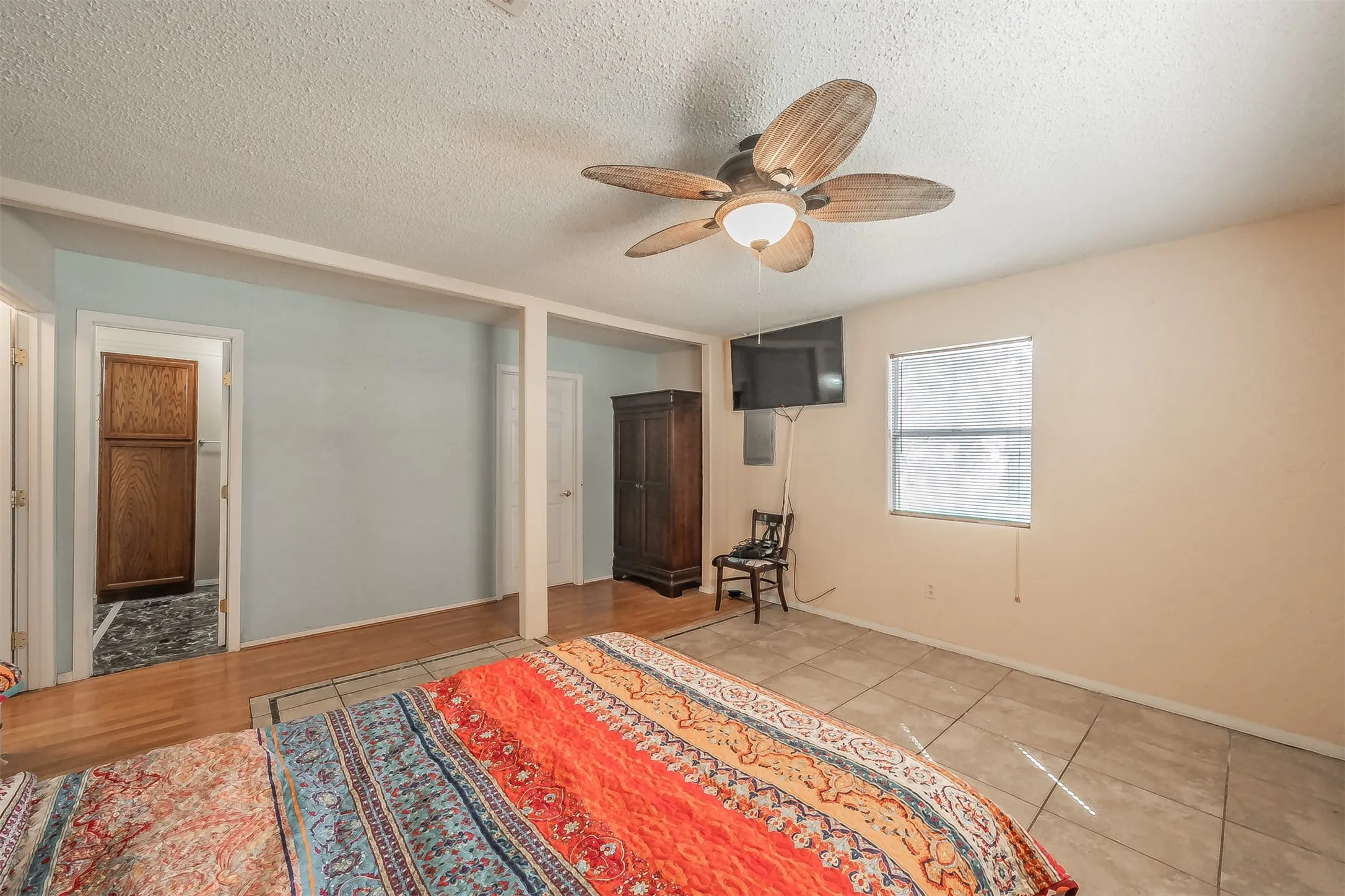 Single Family Residence For Sale in Tarrant County , 1345 Dawn Court, Pelican Bay, Texas 76020, 3 Bedroom, 3 Bathroom, Garage spaces, 2,121 Sqft, built in 1978, mls#21403829, Real Estate Agent in Pelican Bay, Homes For Sale in Tarrant county, Homes For Sale in Pelican Bay, Realtor in Pelican Bay Texas, Real Estate Brokerage Independent Realty Texas, Luminita Cordes Realtor
