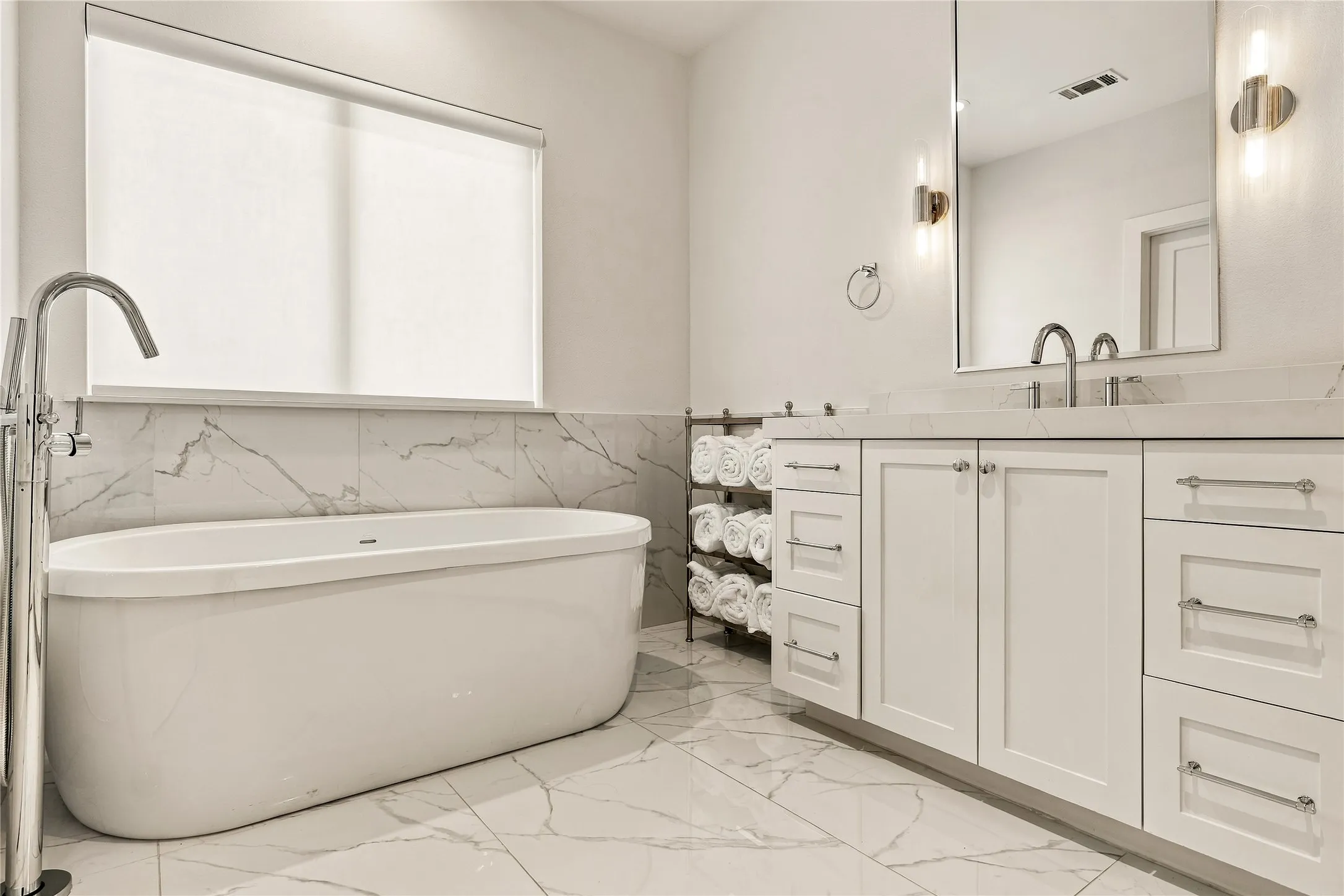 Single Family Residence For Sale in Dallas County , 5520 Martel Avenue, Dallas, Texas 75206, 3 Bedroom, 4 Bathroom, 2 Garage spaces, 2,639 Sqft, built in 2021, mls#21420737, Real Estate Agent in Dallas, Homes For Sale in Dallas county, Homes For Sale in Dallas, Realtor in Dallas Texas, Real Estate Brokerage Independent Realty Texas, Luminita Cordes Realtor