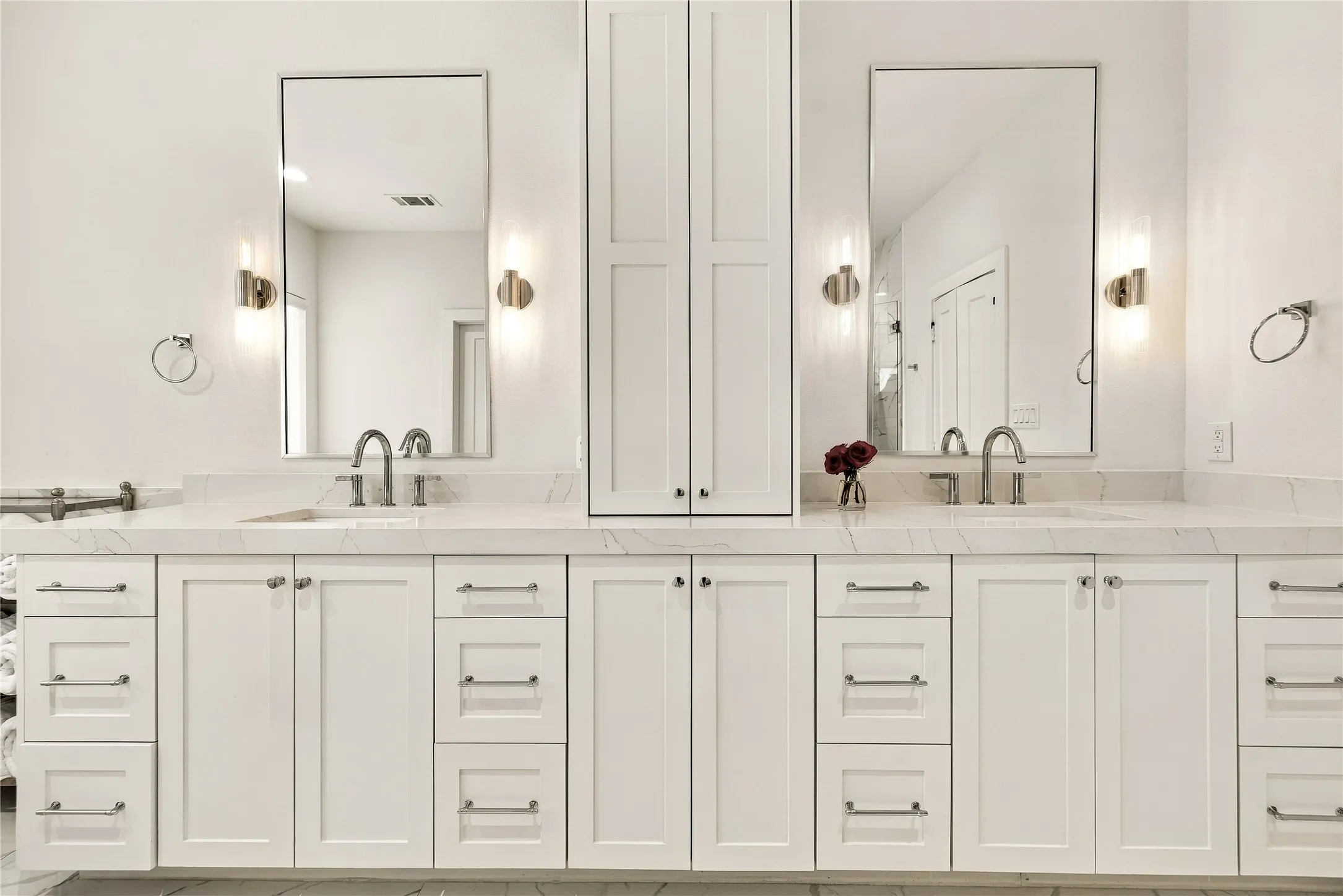 Single Family Residence For Sale in Dallas County , 5520 Martel Avenue, Dallas, Texas 75206, 3 Bedroom, 4 Bathroom, 2 Garage spaces, 2,639 Sqft, built in 2021, mls#21420737, Real Estate Agent in Dallas, Homes For Sale in Dallas county, Homes For Sale in Dallas, Realtor in Dallas Texas, Real Estate Brokerage Independent Realty Texas, Luminita Cordes Realtor